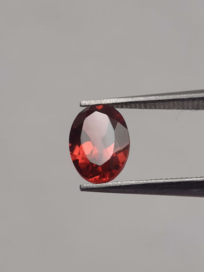 Natural pinkish red Rhodolite Garnet - 1.093 ct - oval - unheated All Garnet Gemstones Natural Gems Belgium