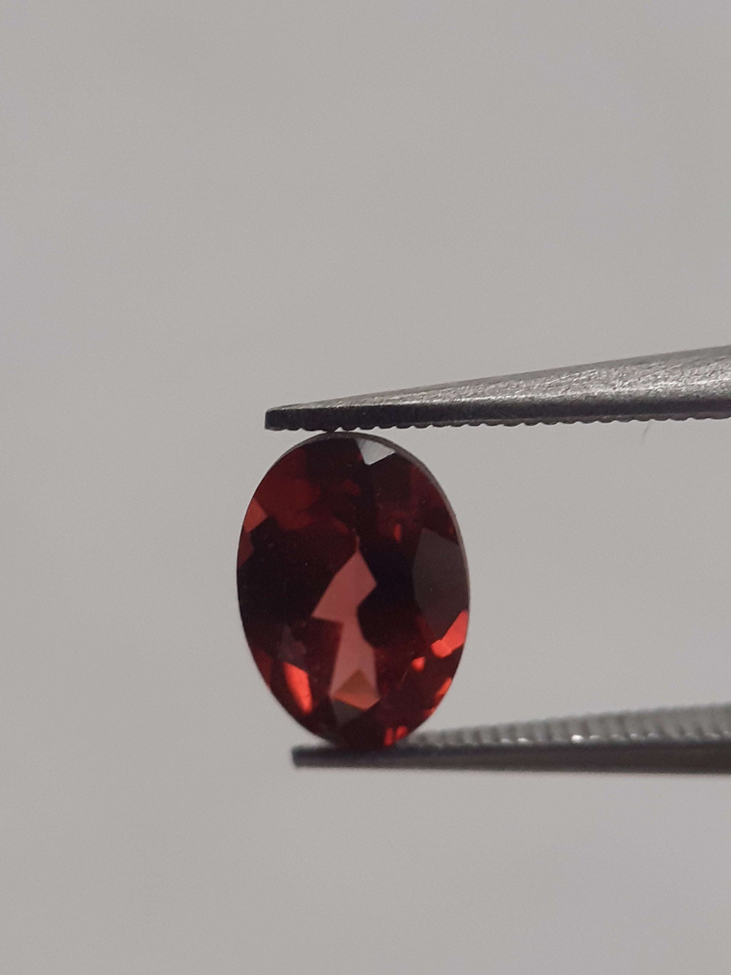 Natural pinkish red Rhodolite Garnet - 1.093 ct - oval - unheated All Garnet Gemstones Natural Gems Belgium