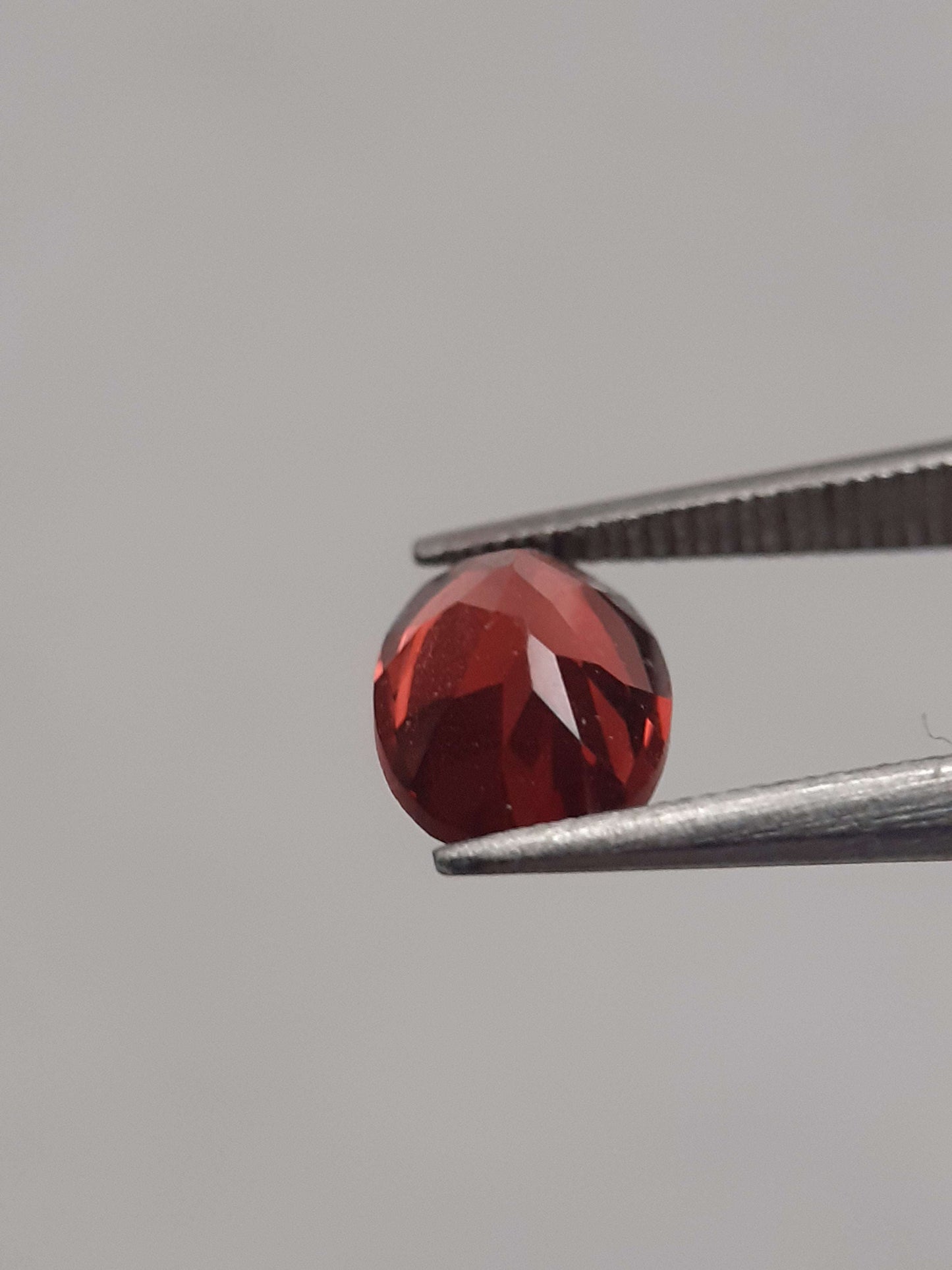 Natural pinkish red Rhodolite Garnet - 1.093 ct - oval - unheated All Garnet Gemstones Natural Gems Belgium