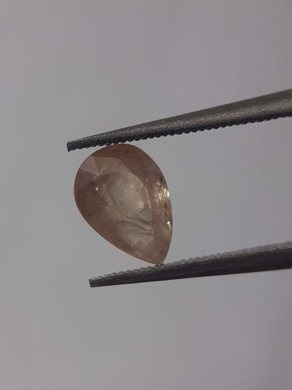 Natural pinkish yellow sapphire - 1.13 ct - pear - heated - certified by NGB All Sapphire Gemstones - Faceted Sapphire Natural Gems Belgium