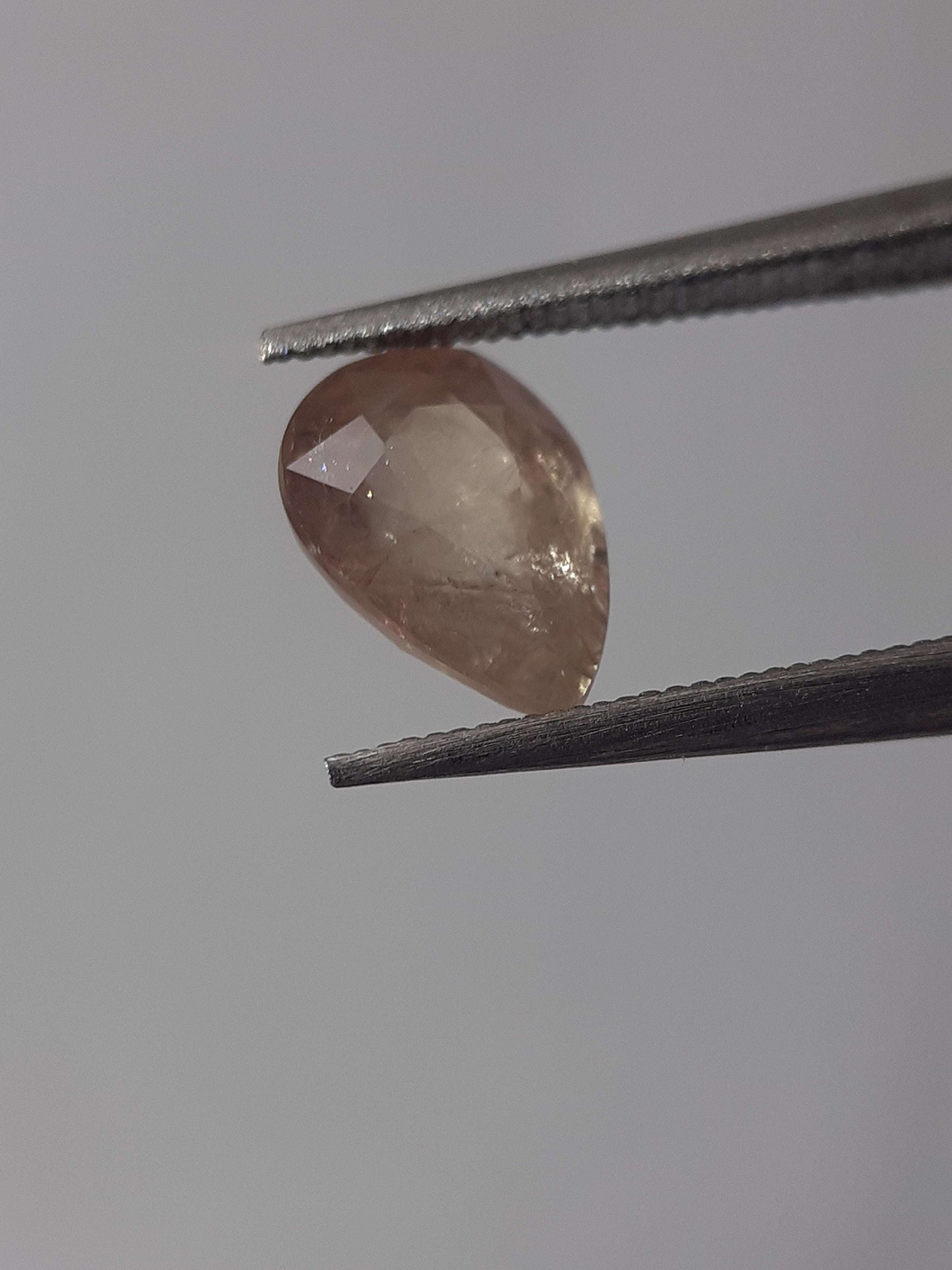 Natural pinkish yellow sapphire - 1.13 ct - pear - heated - certified by NGB All Sapphire Gemstones - Faceted Sapphire Natural Gems Belgium