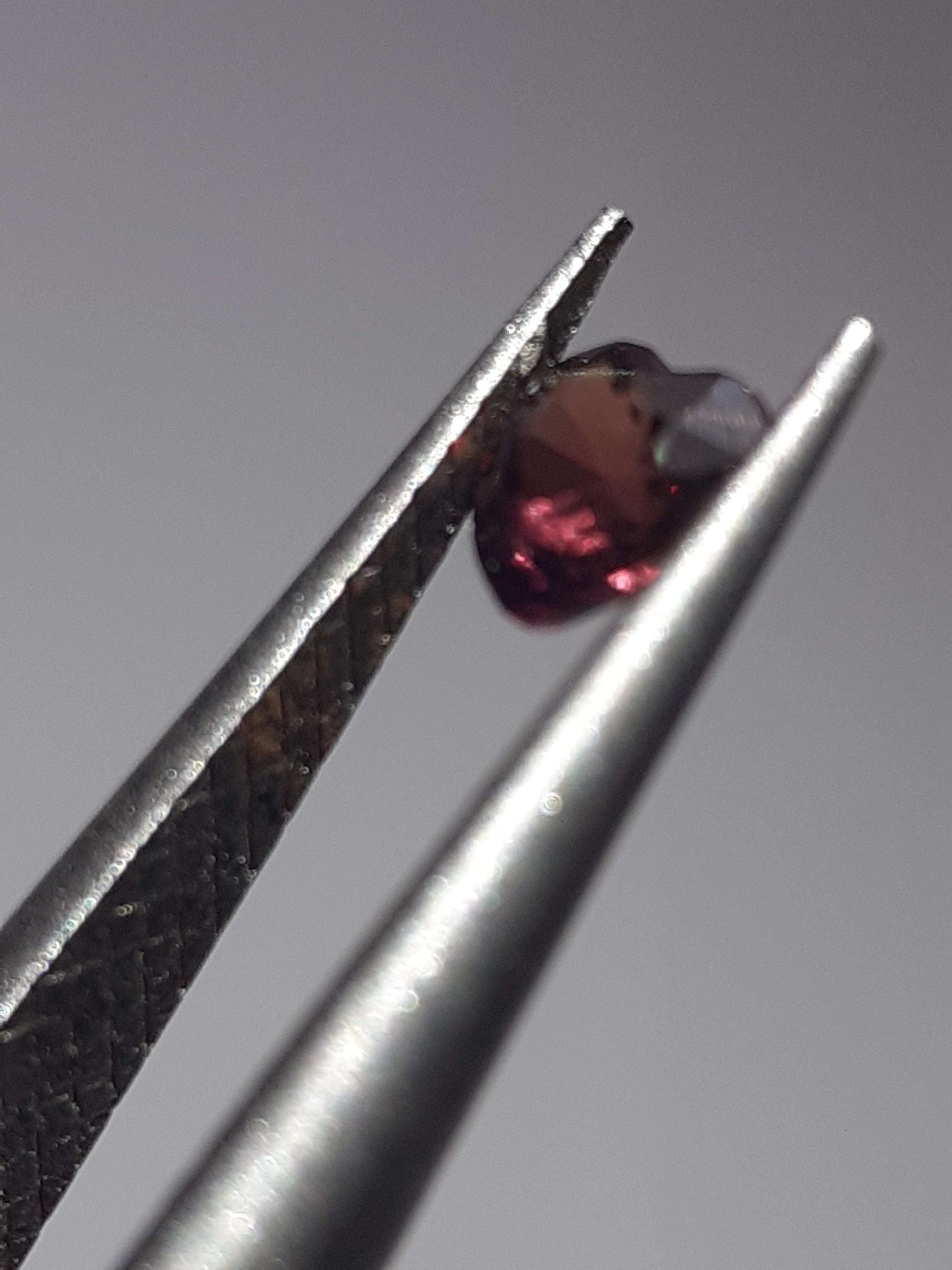 Natural purplish pink Sapphire - 0.23 ct - Heart - unheated - Tanzania - Certified by NGB All Sapphire Gemstones - Faceted Sapphire Natural Gems Belgium