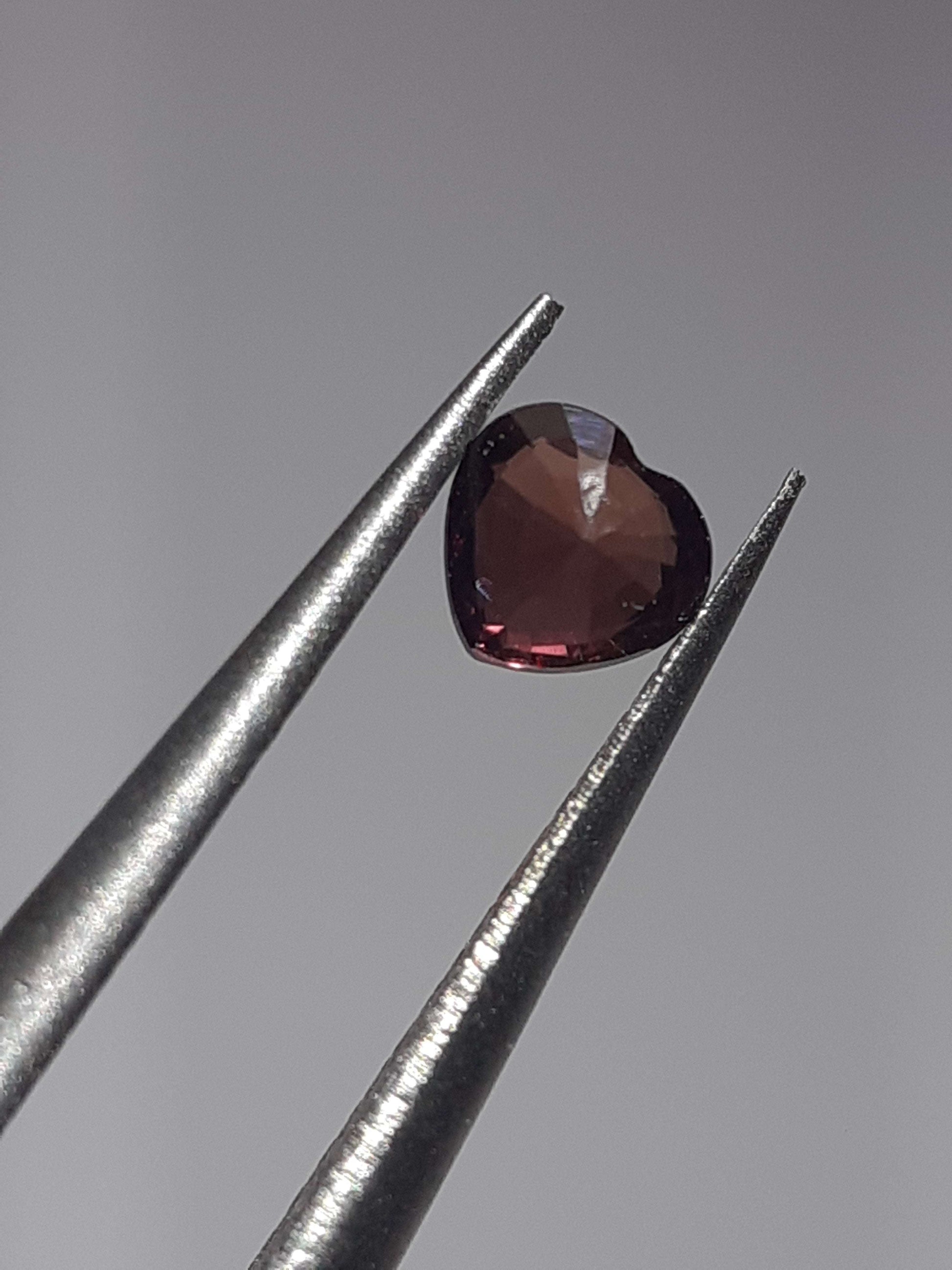 Natural purplish pink Sapphire - 0.23 ct - Heart - unheated - Tanzania - Certified by NGB All Sapphire Gemstones - Faceted Sapphire Natural Gems Belgium