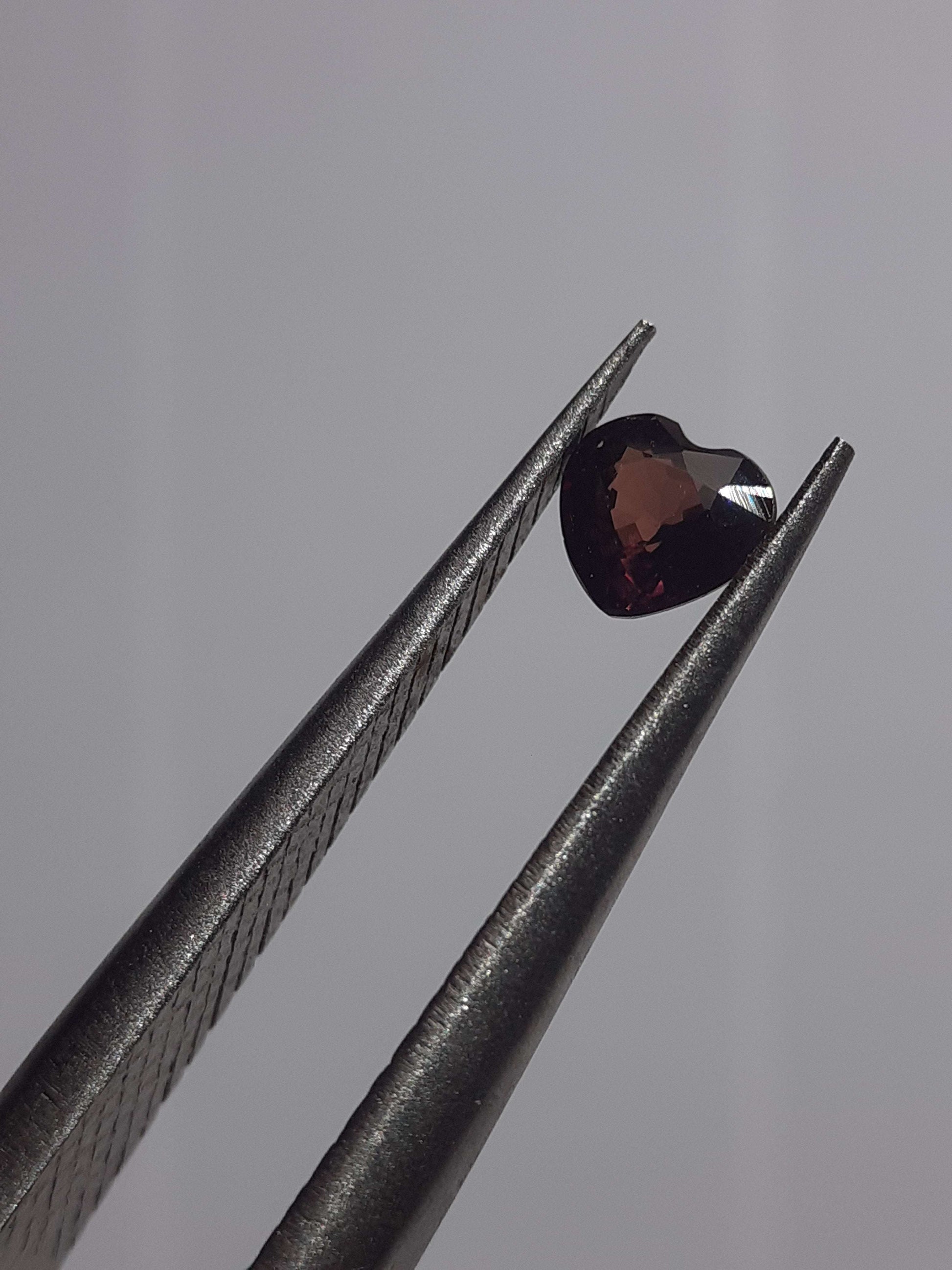 Natural purplish pink Sapphire - 0.23 ct - Heart - unheated - Tanzania - Certified by NGB All Sapphire Gemstones - Faceted Sapphire Natural Gems Belgium