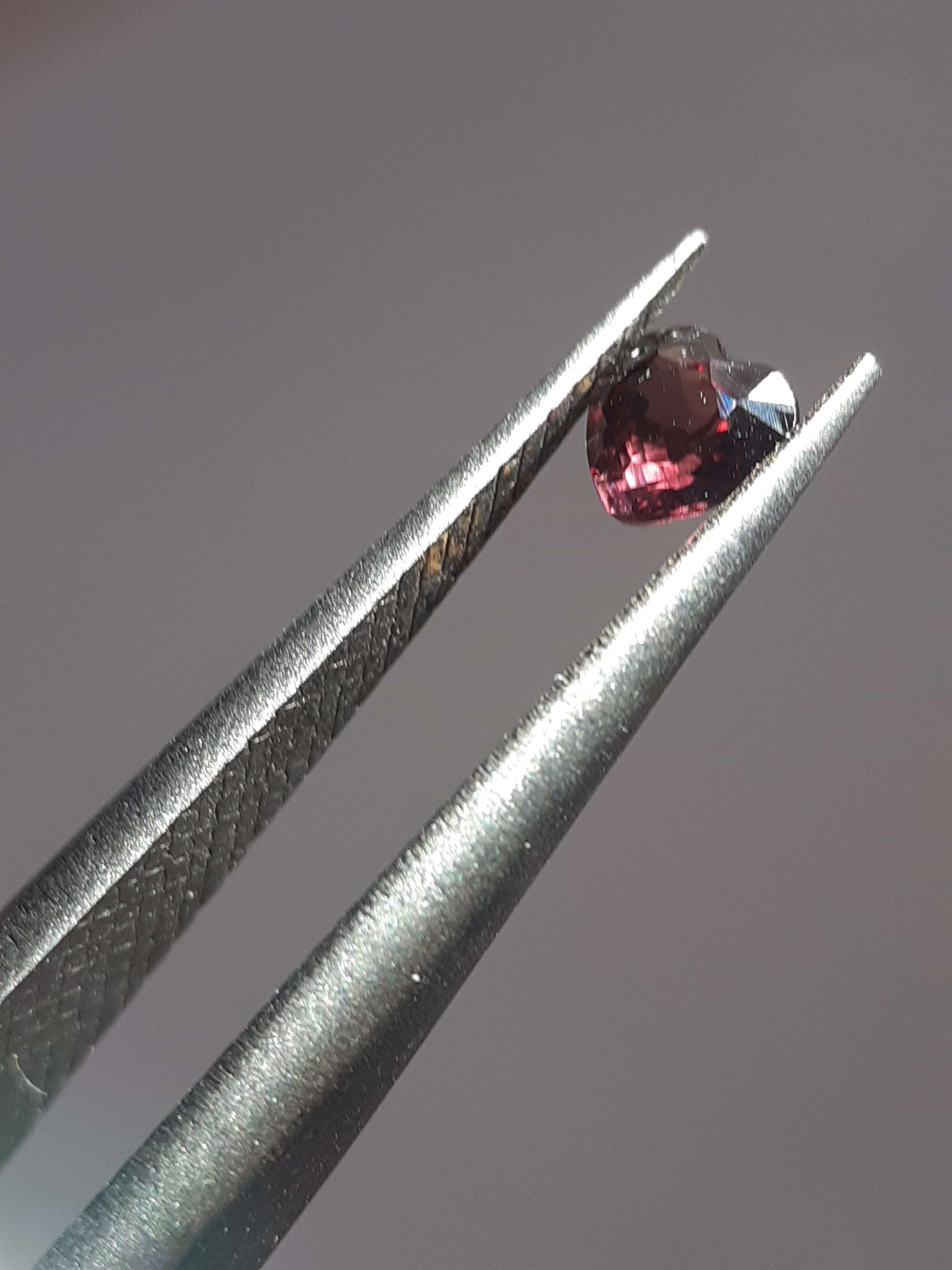 Natural purplish pink Sapphire - 0.23 ct - Heart - unheated - Tanzania - Certified by NGB All Sapphire Gemstones - Faceted Sapphire Natural Gems Belgium