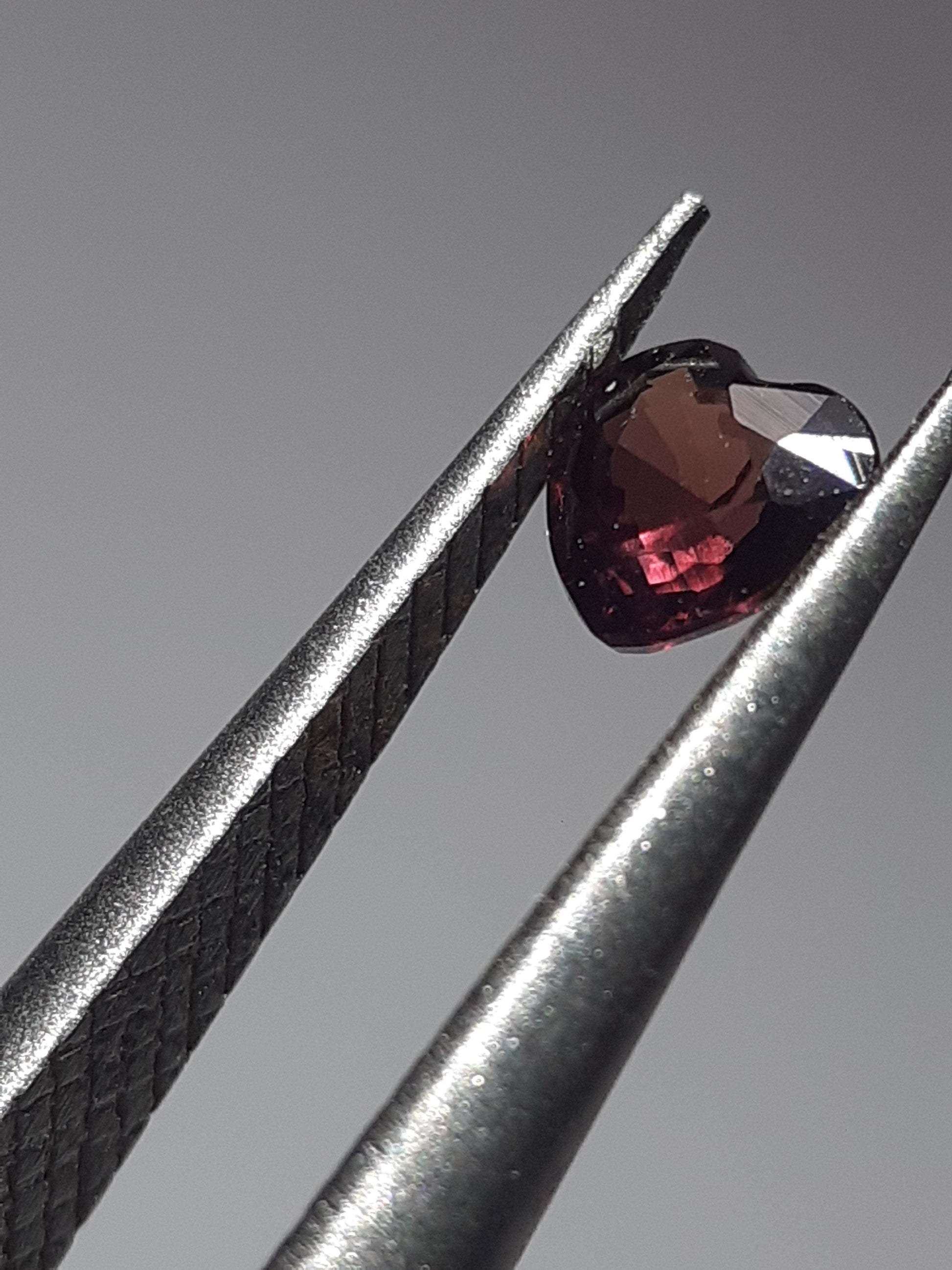 Natural purplish pink Sapphire - 0.23 ct - Heart - unheated - Tanzania - Certified by NGB All Sapphire Gemstones - Faceted Sapphire Natural Gems Belgium