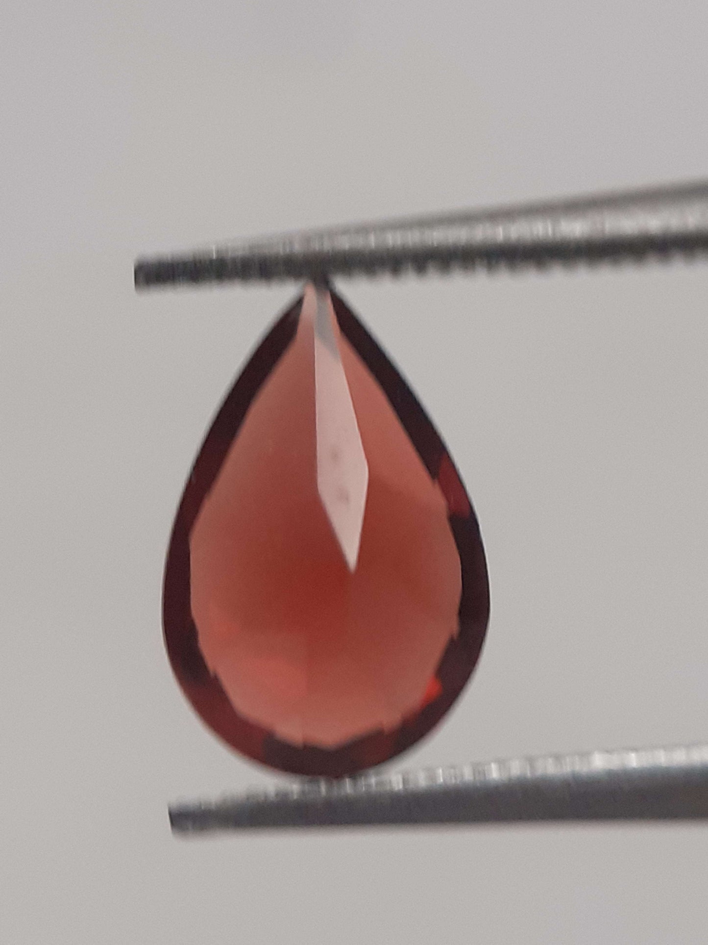 Natural red Rhodolite Garnet - 0.889 ct - pear - unheated All Garnet Gemstones Natural Gems Belgium