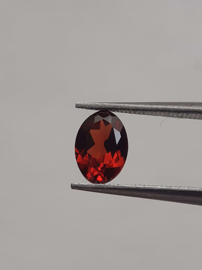 Natural Gems Belgium - All Garnet Gemstones - Natural red Rhodolite Garnet - 0.909 ct - oval - unheated *** € 8.07