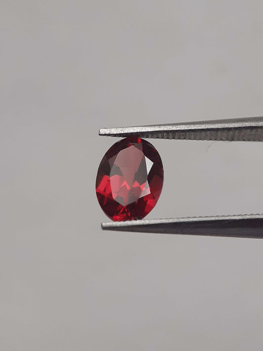 Natural Gems Belgium - All Garnet Gemstones - Natural red Rhodolite Garnet - 0.914 ct - oval - unheated *** € 8.11