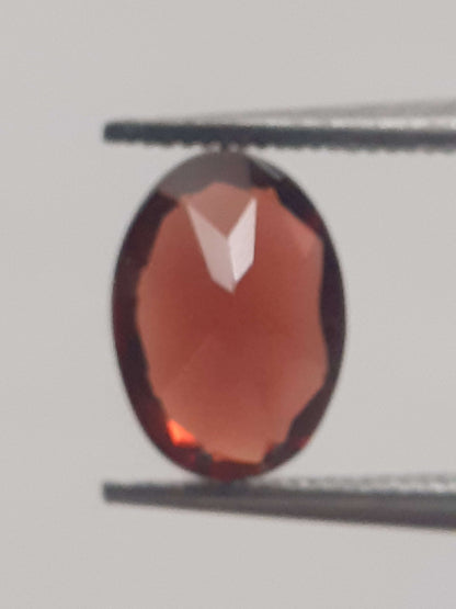 Natural red Rhodolite Garnet - 0.979 ct - oval - unheated All Garnet Gemstones Natural Gems Belgium