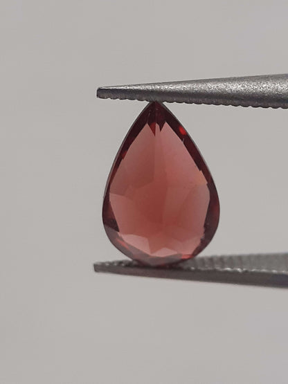 Natural red Rhodolite Garnet - 0.979 ct - pear - unheated All Garnet Gemstones Natural Gems Belgium