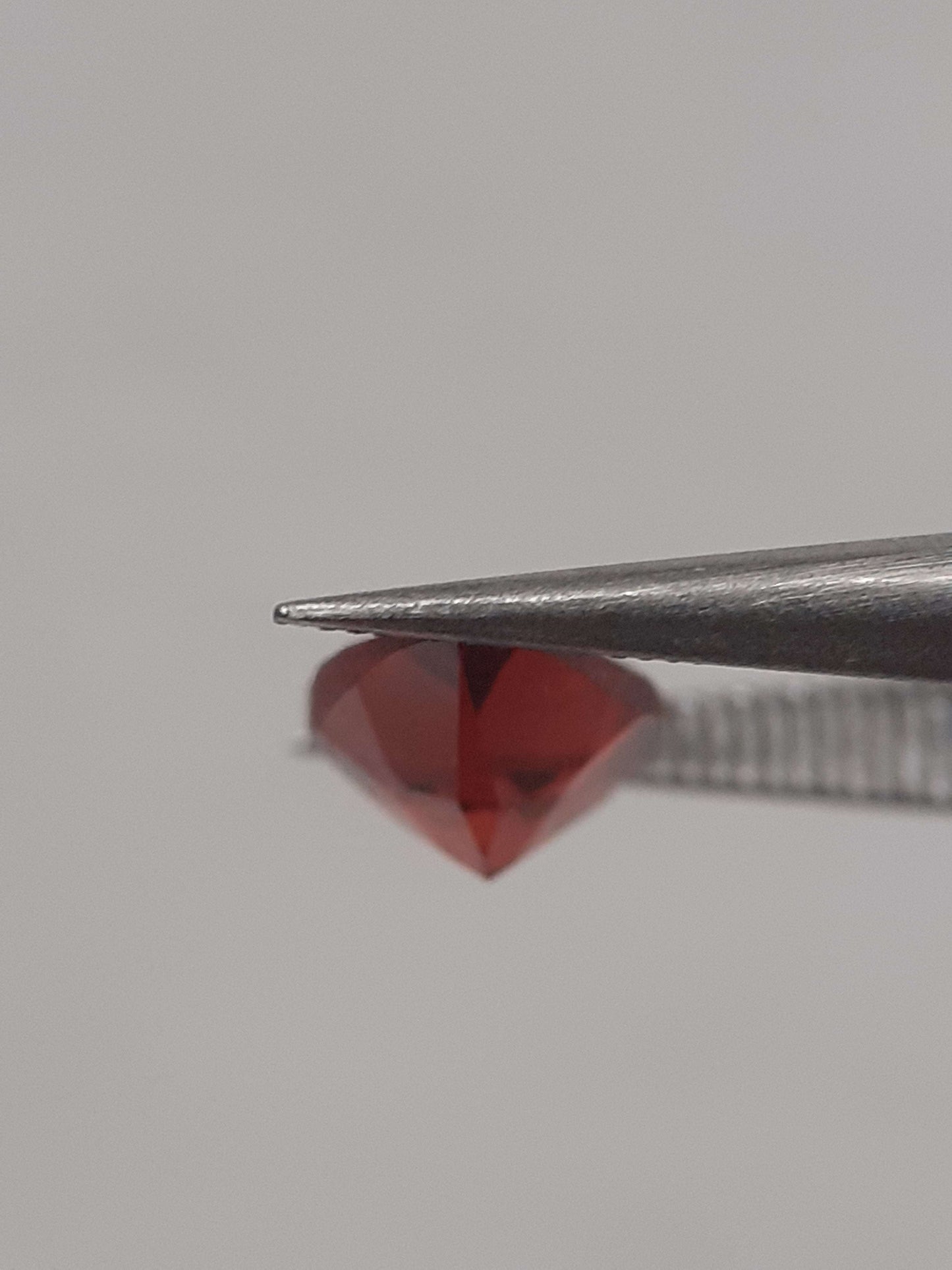 Natural red Rhodolite Garnet - 0.979 ct - pear - unheated All Garnet Gemstones Natural Gems Belgium