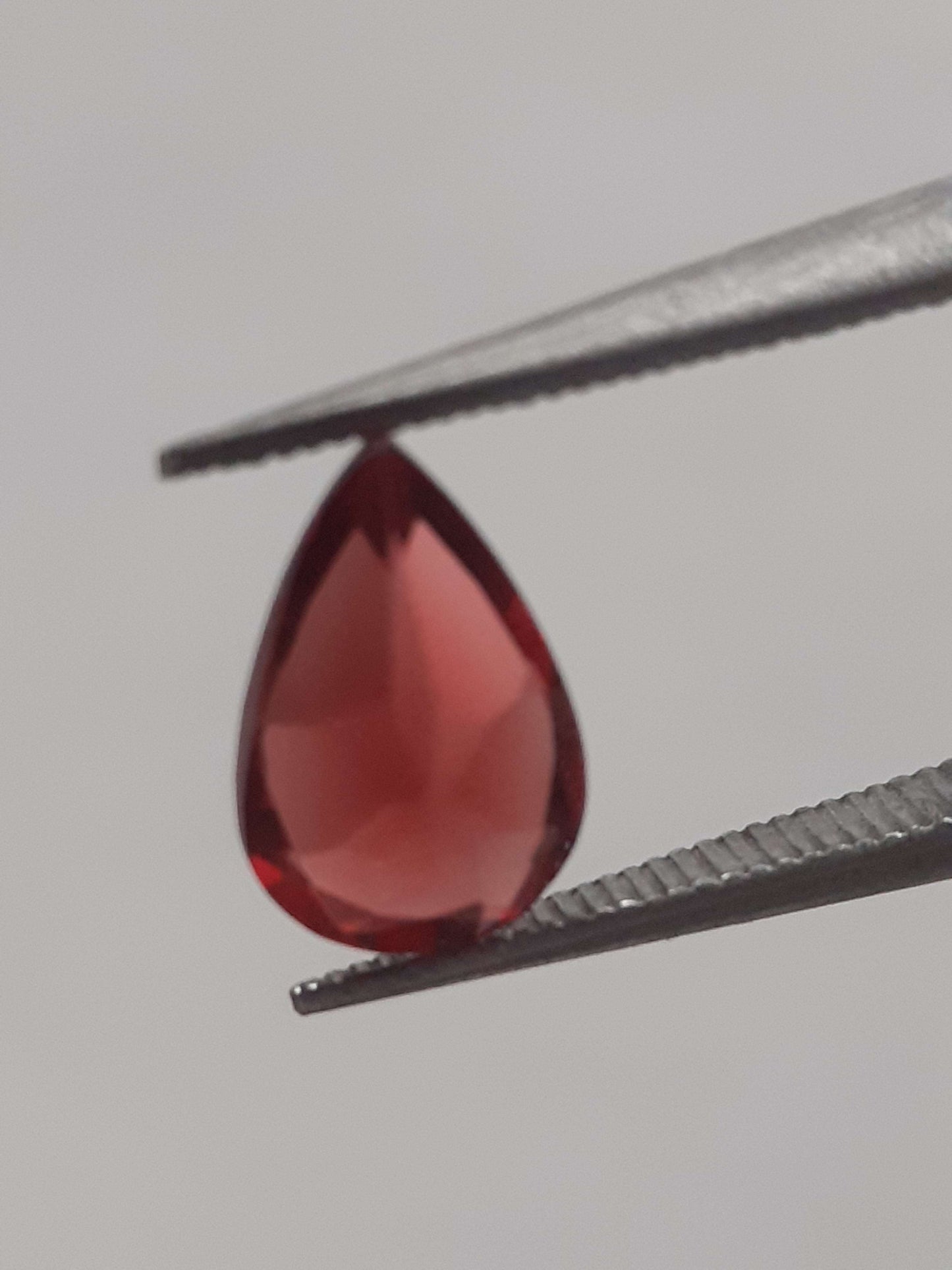 Natural red Rhodolite Garnet - 1.017 ct - pear - unheated All Garnet Gemstones Natural Gems Belgium