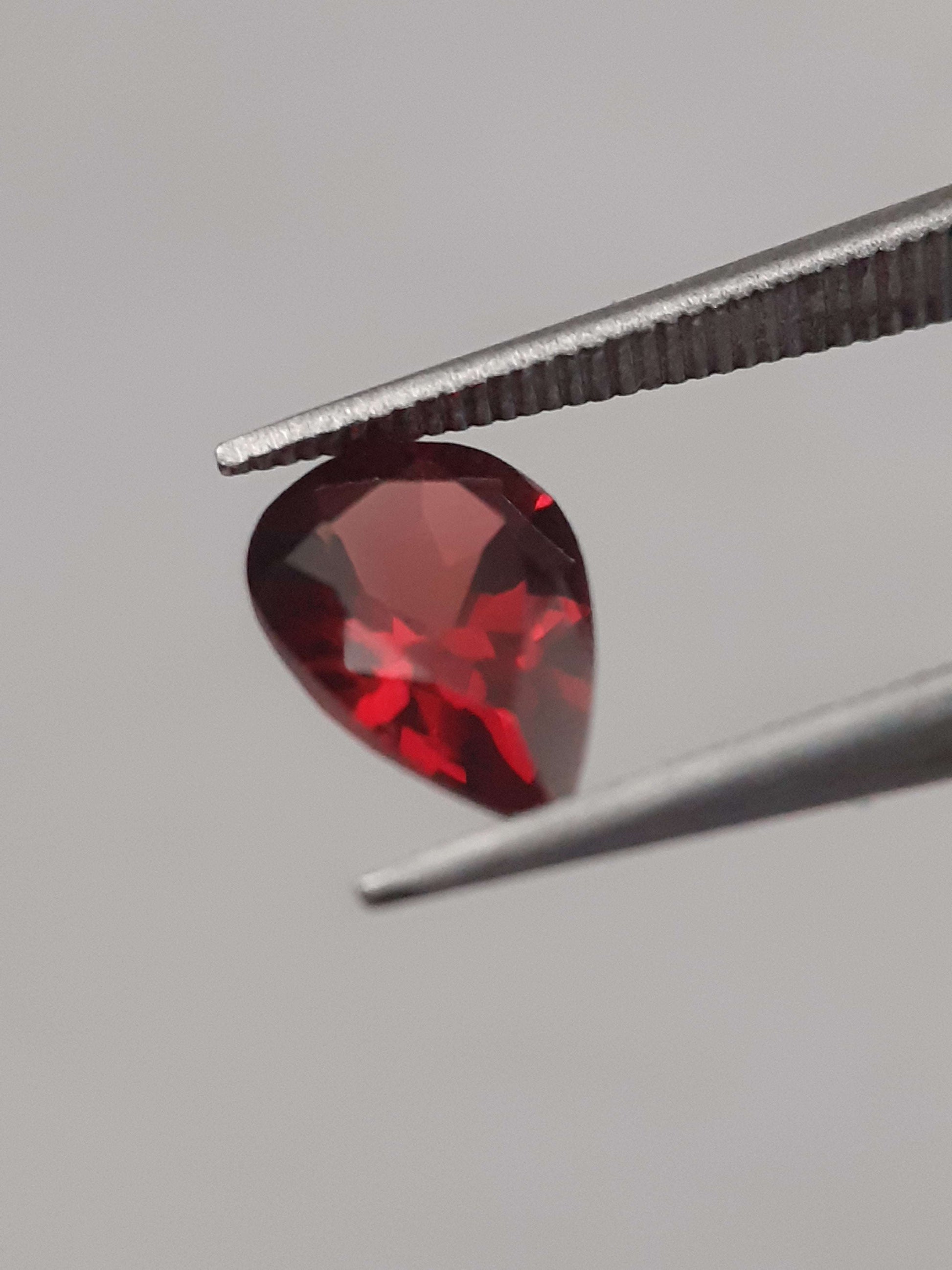 Natural red Rhodolite Garnet - 1.017 ct - pear - unheated All Garnet Gemstones Natural Gems Belgium