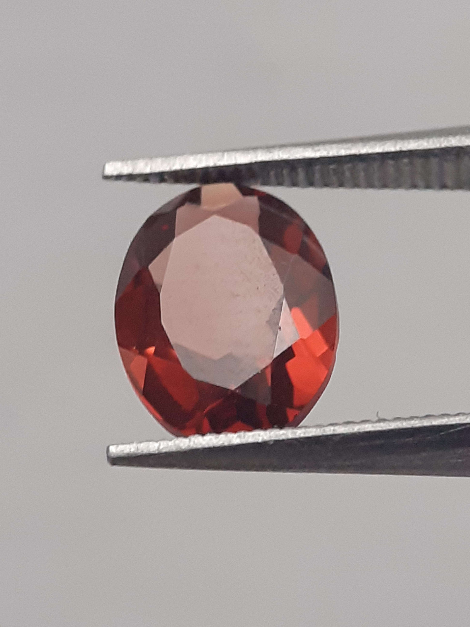 Natural Gems Belgium - All Garnet Gemstones - Natural red Rhodolite Garnet - 1.169 ct - oval - unheated *** € 10.82