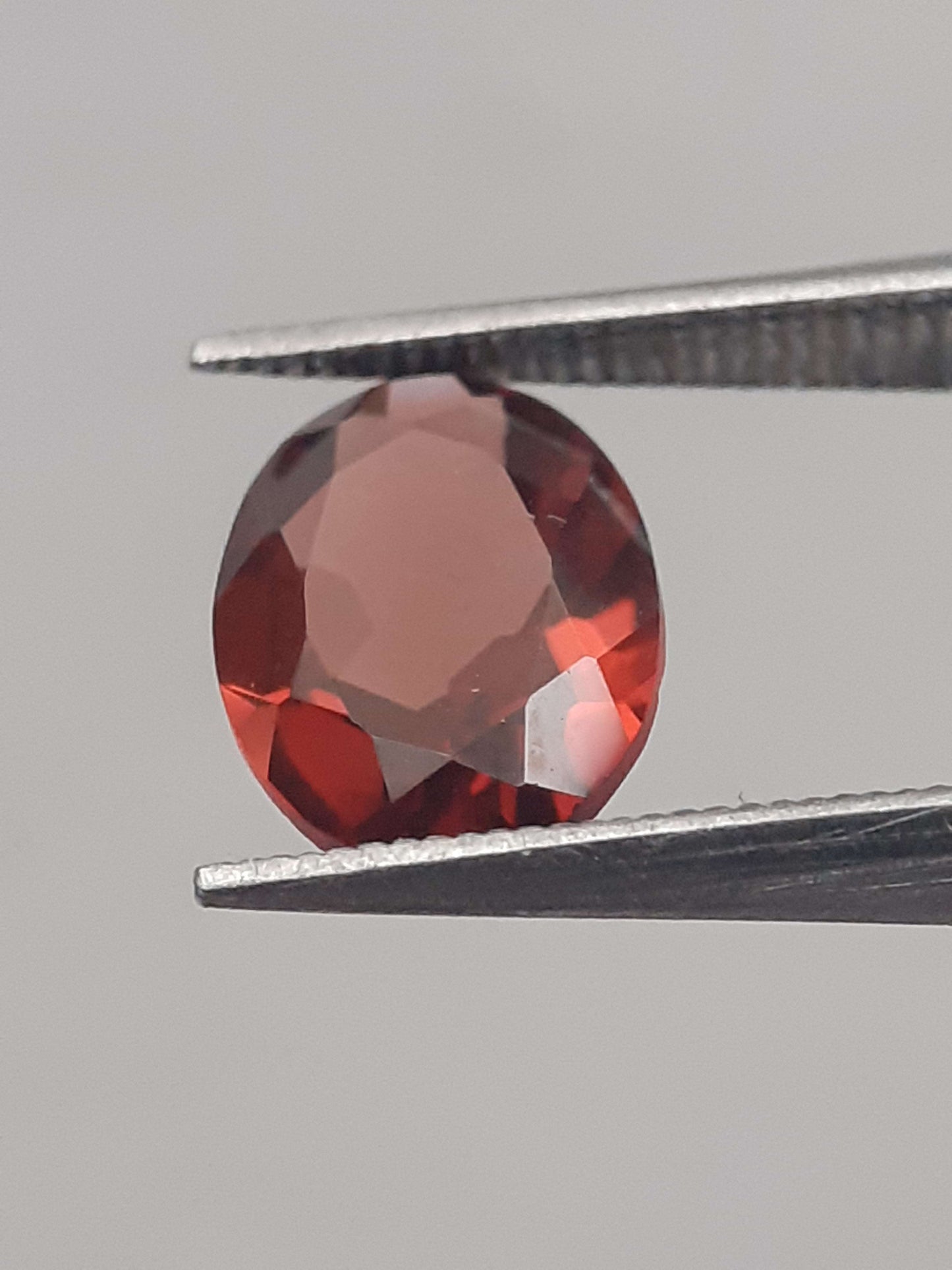 Natural red Rhodolite Garnet - 1.169 ct - oval - unheated All Garnet Gemstones Natural Gems Belgium