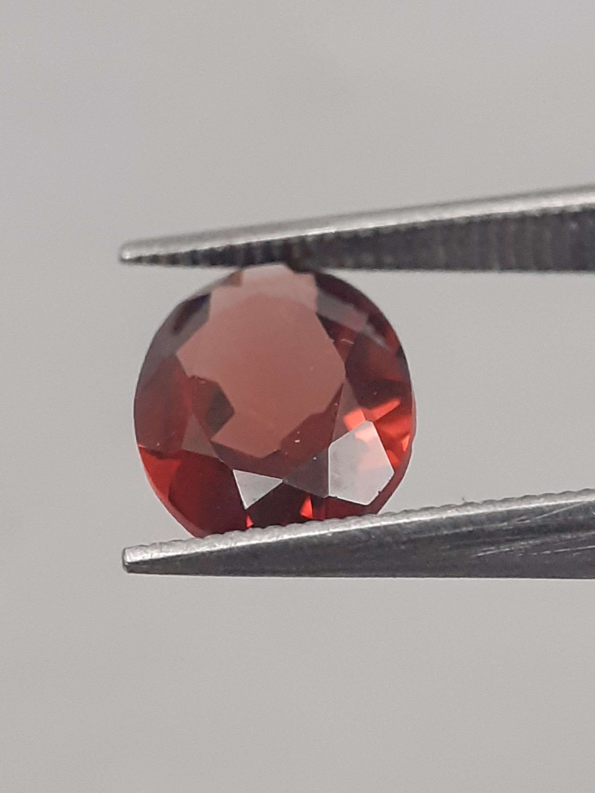 Natural red Rhodolite Garnet - 1.169 ct - oval - unheated All Garnet Gemstones Natural Gems Belgium