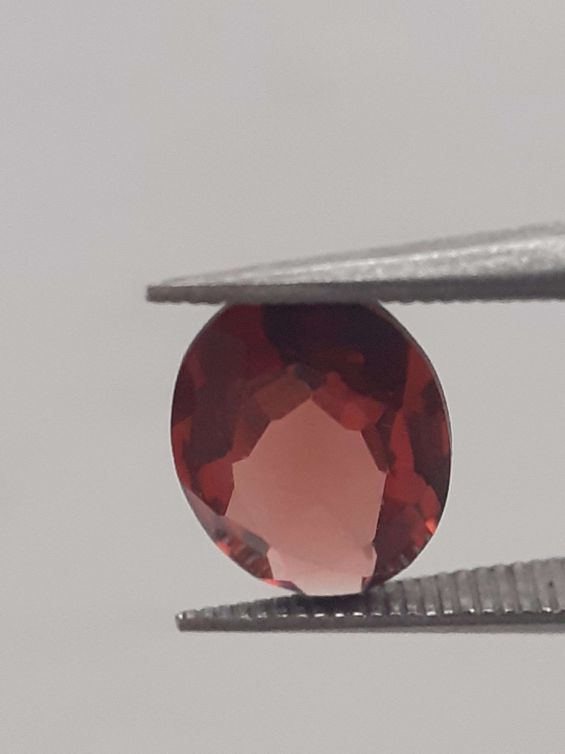 Natural red Rhodolite Garnet - 1.169 ct - oval - unheated All Garnet Gemstones Natural Gems Belgium