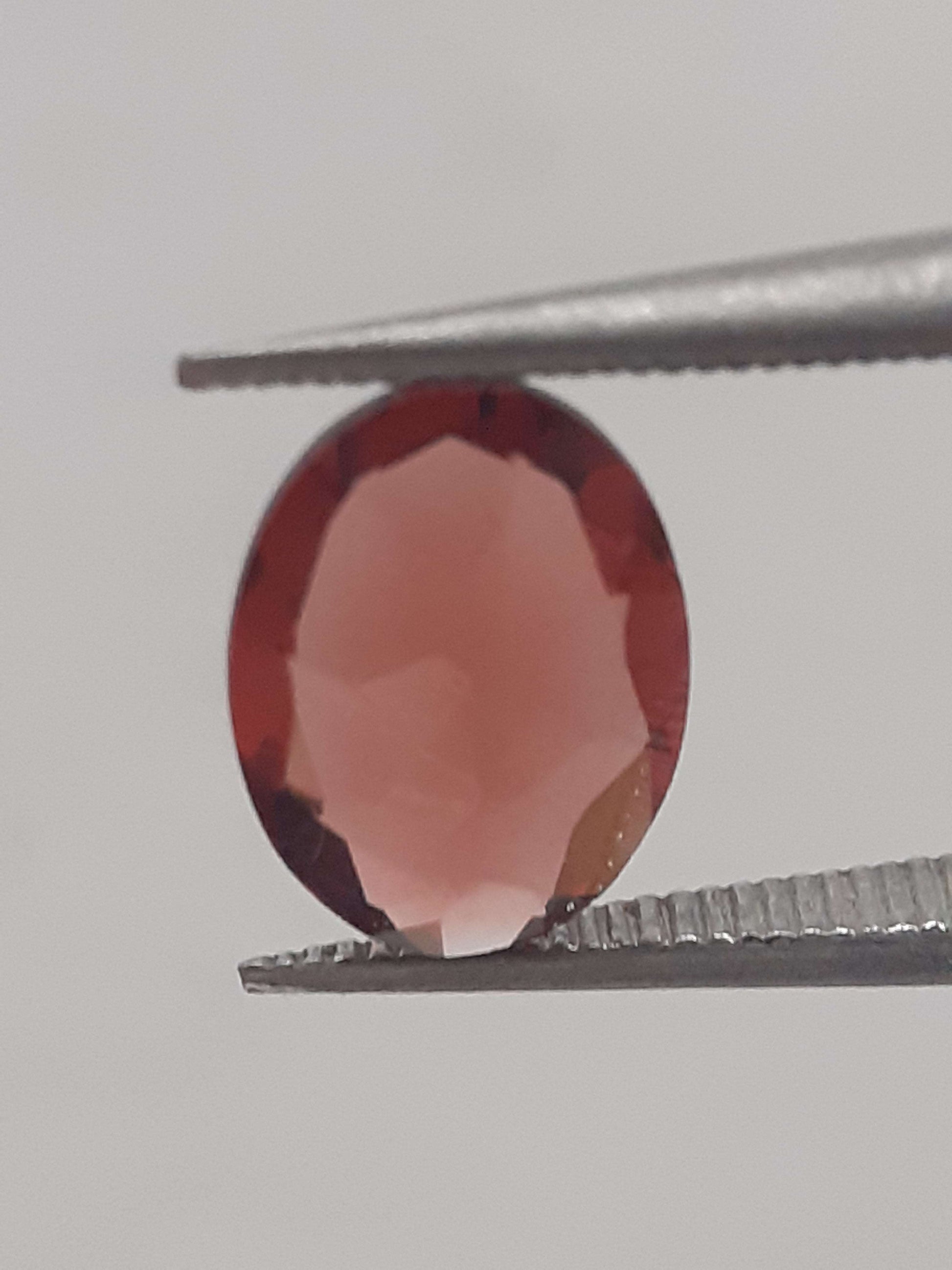 Natural red Rhodolite Garnet - 1.169 ct - oval - unheated All Garnet Gemstones Natural Gems Belgium