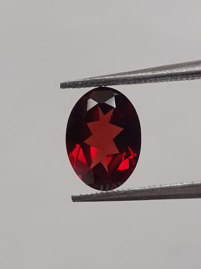 Natural red Rhodolite Garnet - 1.205 ct - oval - unheated All Garnet Gemstones Natural Gems Belgium