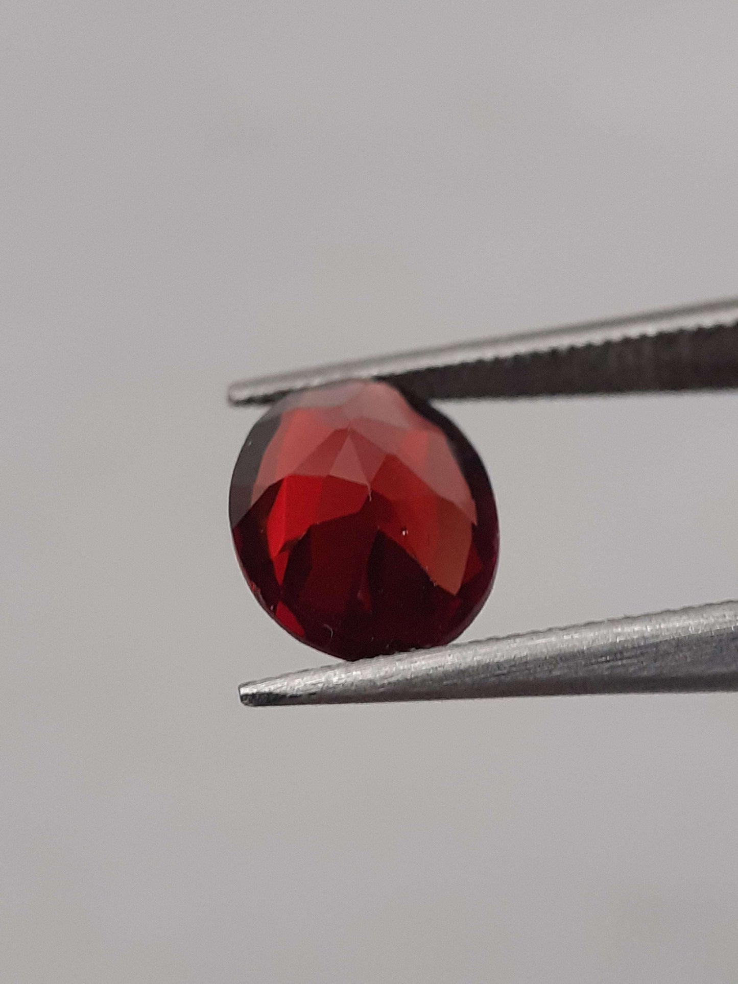 Natural red Rhodolite Garnet - 1.205 ct - oval - unheated All Garnet Gemstones Natural Gems Belgium