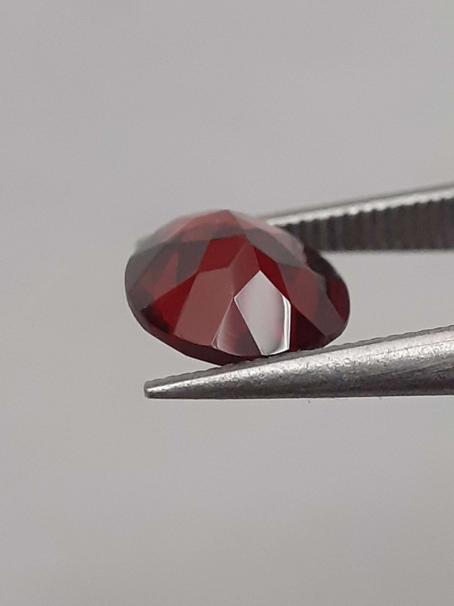 Natural red Rhodolite Garnet - 1.225 ct - oval - unheated All Garnet Gemstones Natural Gems Belgium