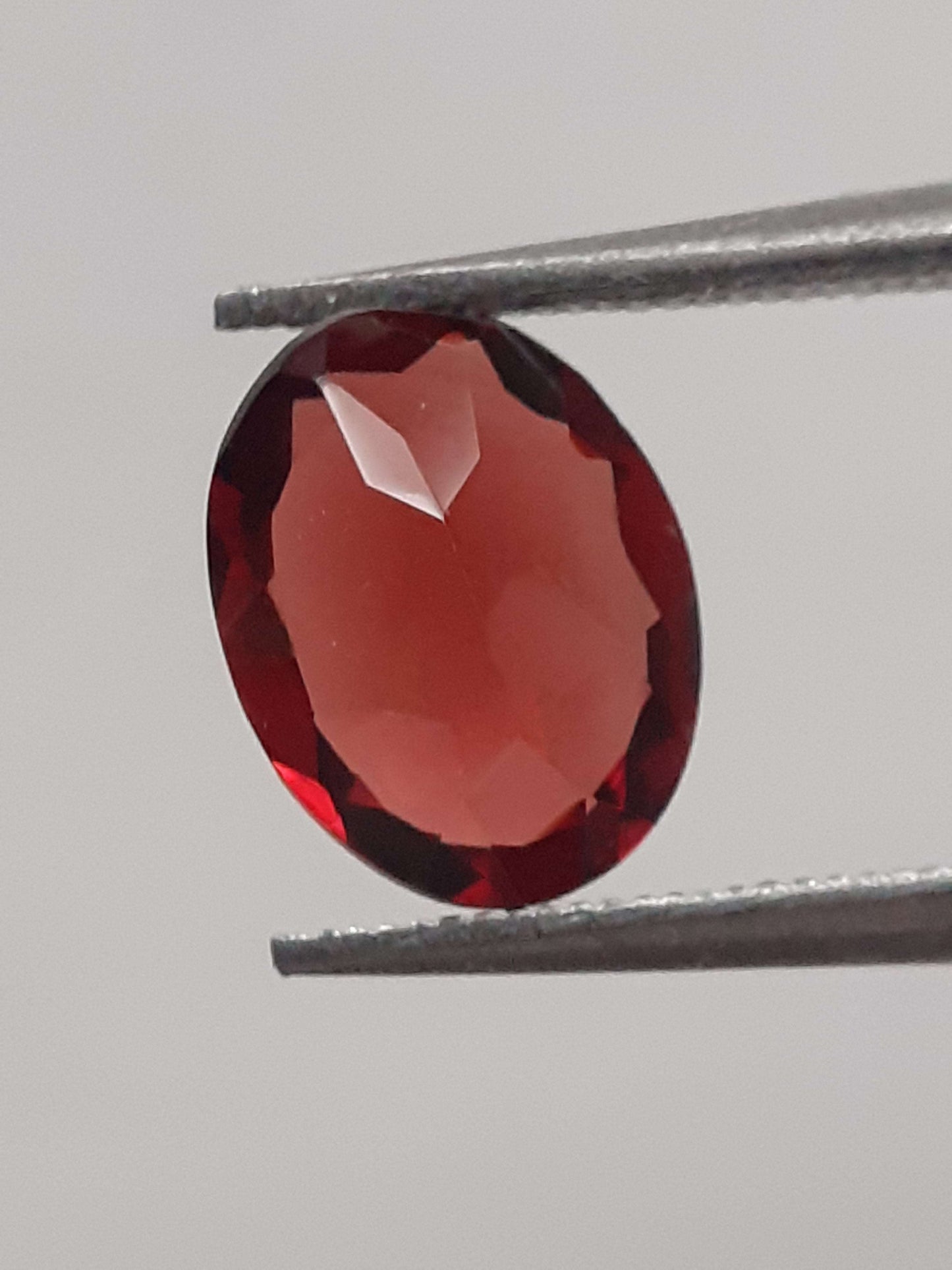 Natural red Rhodolite Garnet - 1.225 ct - oval - unheated All Garnet Gemstones Natural Gems Belgium