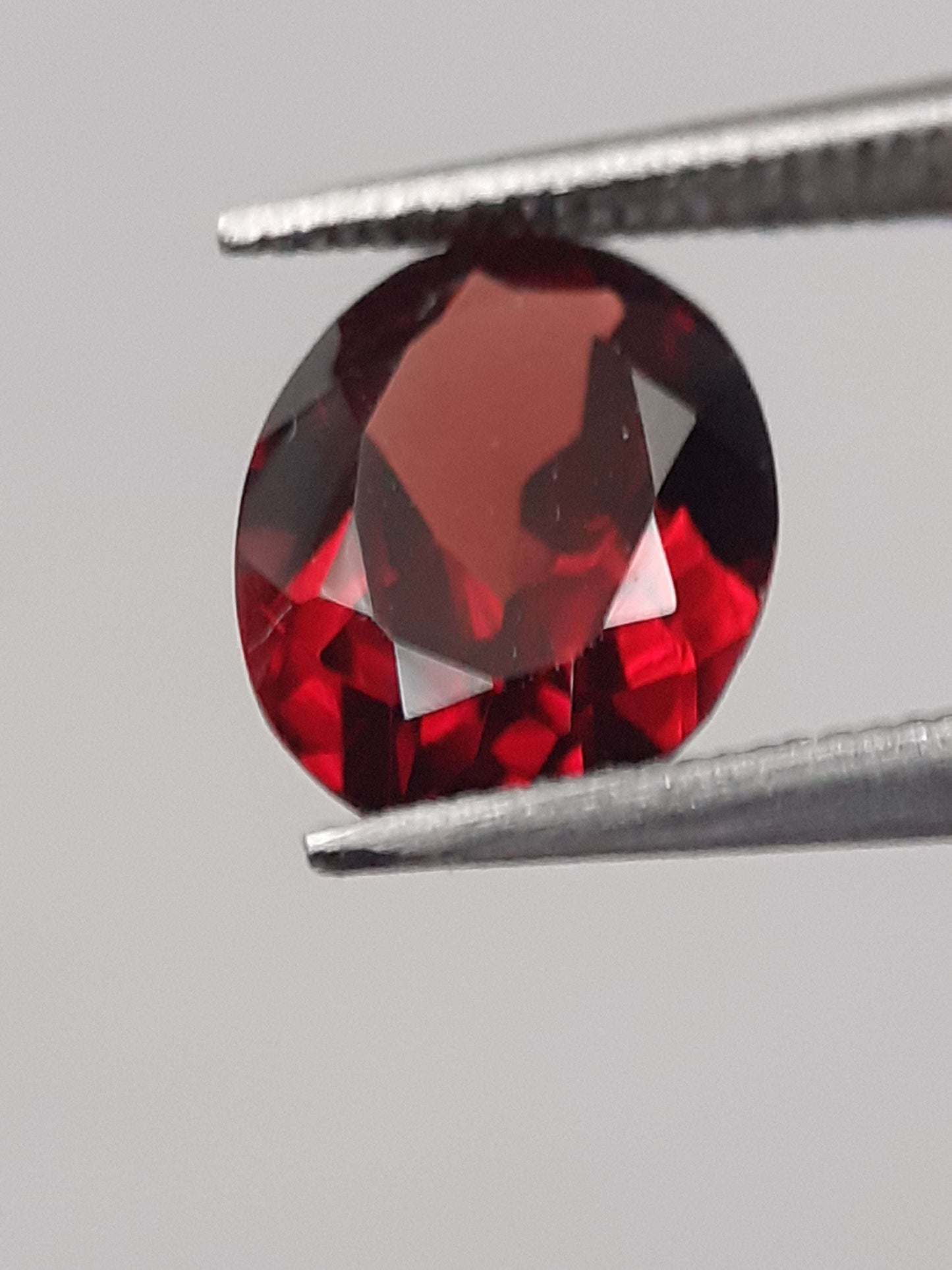 Natural red Rhodolite Garnet - 1.225 ct - oval - unheated All Garnet Gemstones Natural Gems Belgium