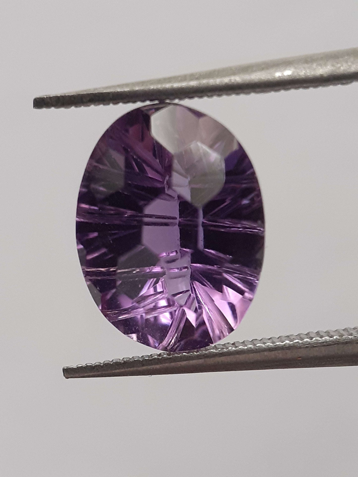 Natural violet purple Amethyst - 2.774 ct - oval - custom cut - excellent cut All Amethyst Gemstones Natural Gems Belgium