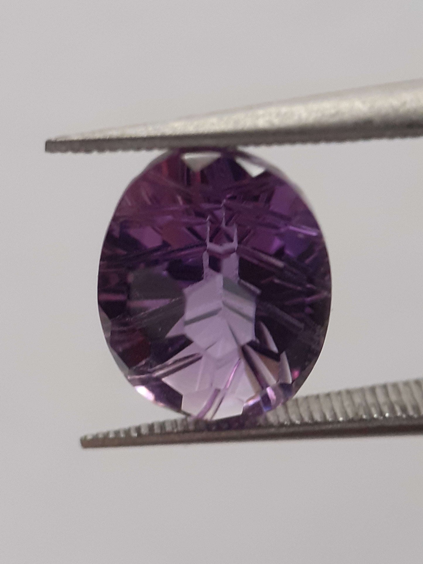 Natural violet purple Amethyst - 2.774 ct - oval - custom cut - excellent cut All Amethyst Gemstones Natural Gems Belgium