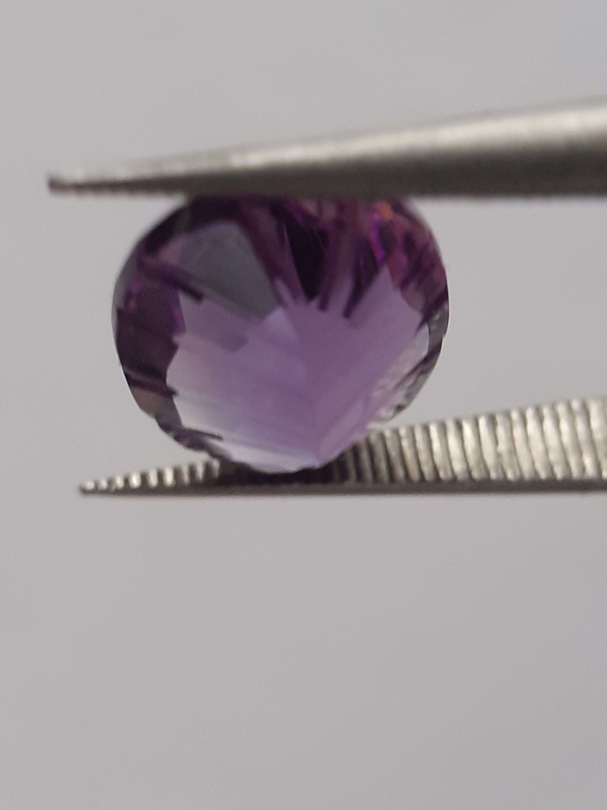 Natural violet purple Amethyst - 2.774 ct - oval - custom cut - excellent cut All Amethyst Gemstones Natural Gems Belgium