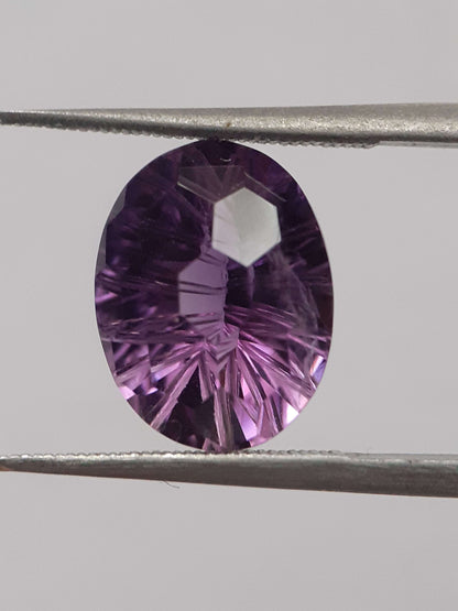 Natural violet purple Amethyst - 4.073 ct - oval - custom cut - excellent cut All Amethyst Gemstones Natural Gems Belgium