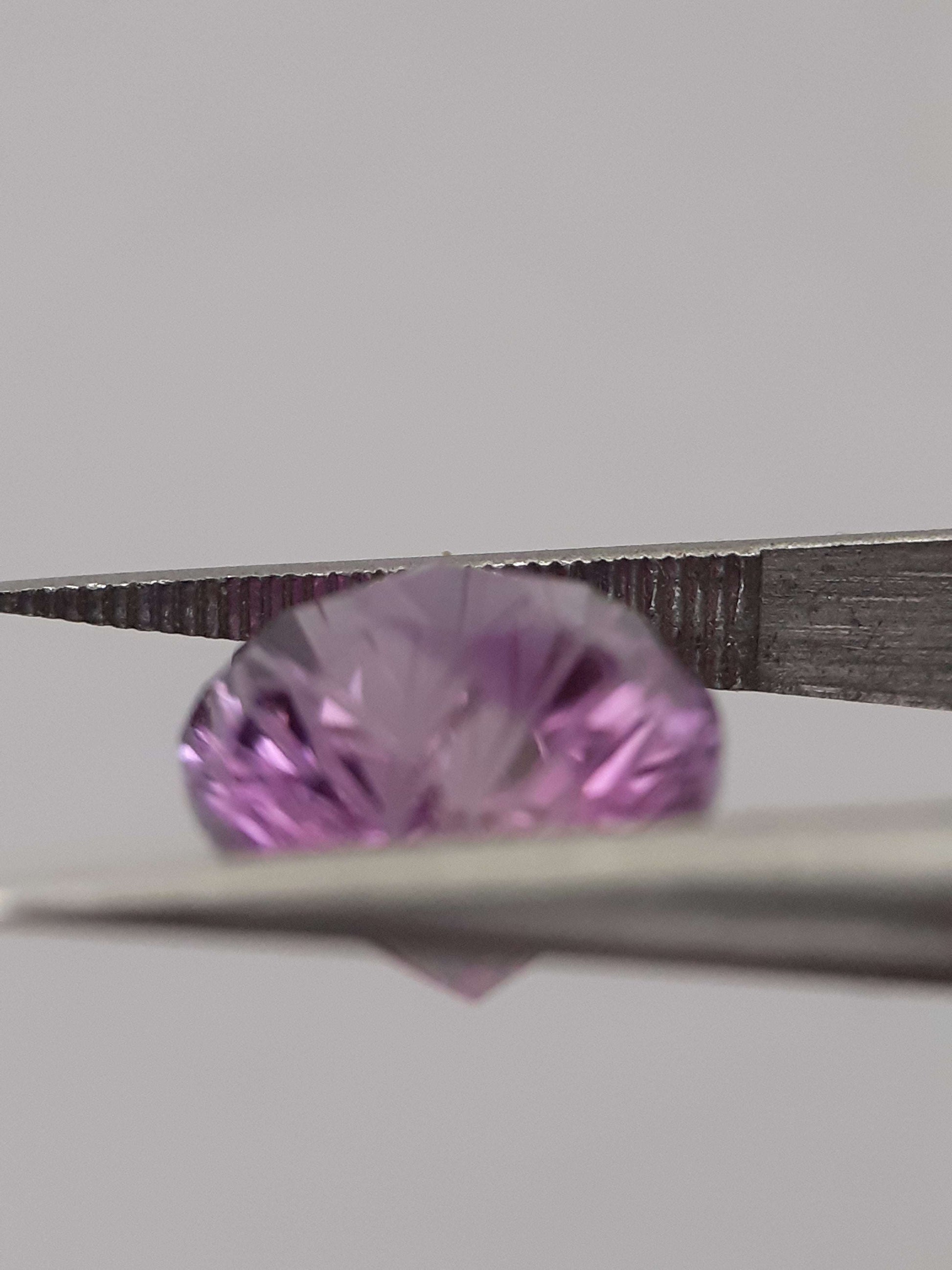 Natural violet purple Amethyst - 4.073 ct - oval - custom cut - excellent cut All Amethyst Gemstones Natural Gems Belgium