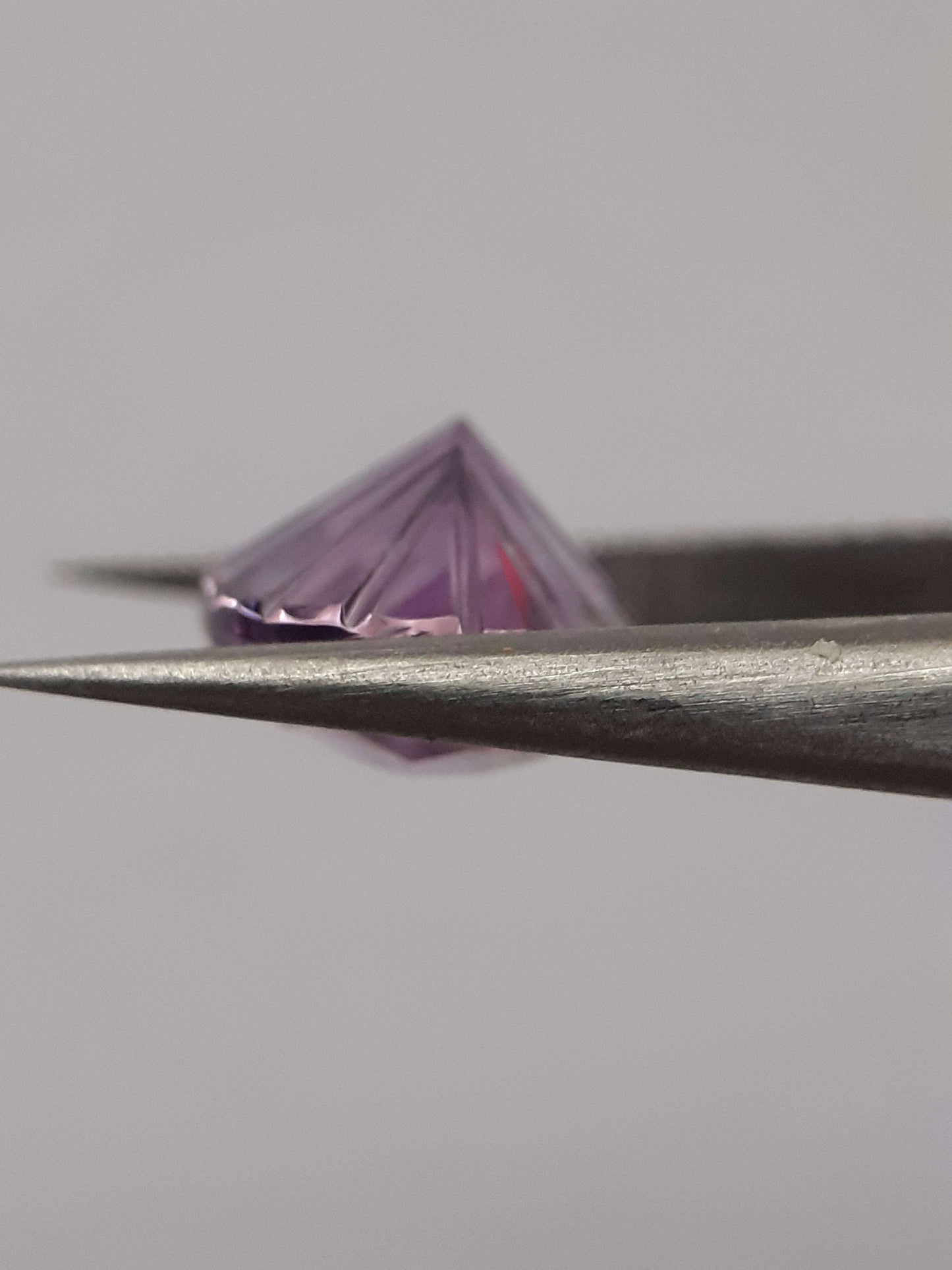 Natural violet purple Amethyst - 4.073 ct - oval - custom cut - excellent cut All Amethyst Gemstones Natural Gems Belgium