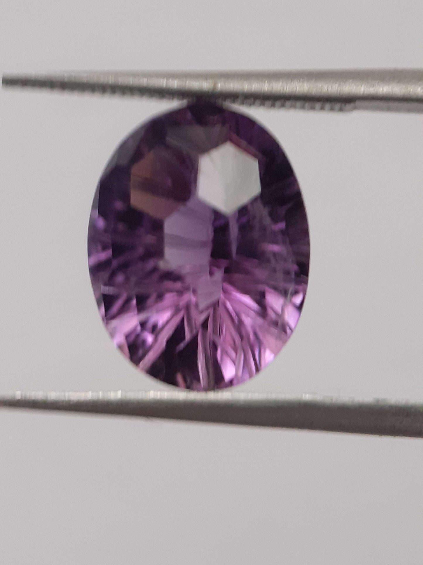 Natural violet purple Amethyst - 4.073 ct - oval - custom cut - excellent cut All Amethyst Gemstones Natural Gems Belgium