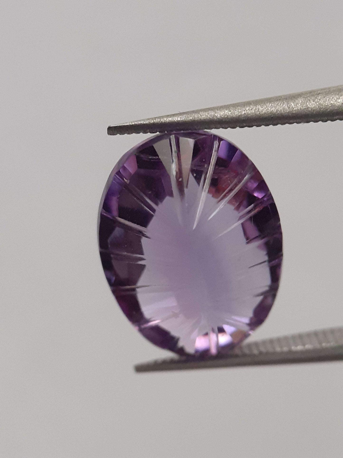 Natural violet purple Amethyst - 4.367 ct - oval - custom cut - excellent cut All Amethyst Gemstones Natural Gems Belgium