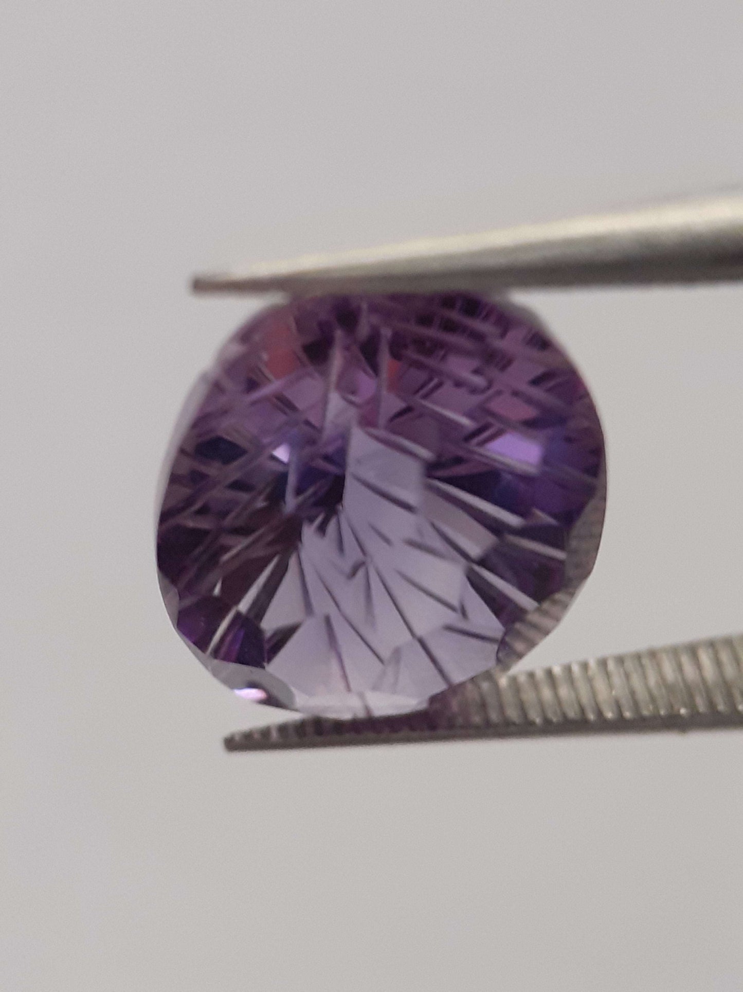 Natural violet purple Amethyst - 4.367 ct - oval - custom cut - excellent cut All Amethyst Gemstones Natural Gems Belgium