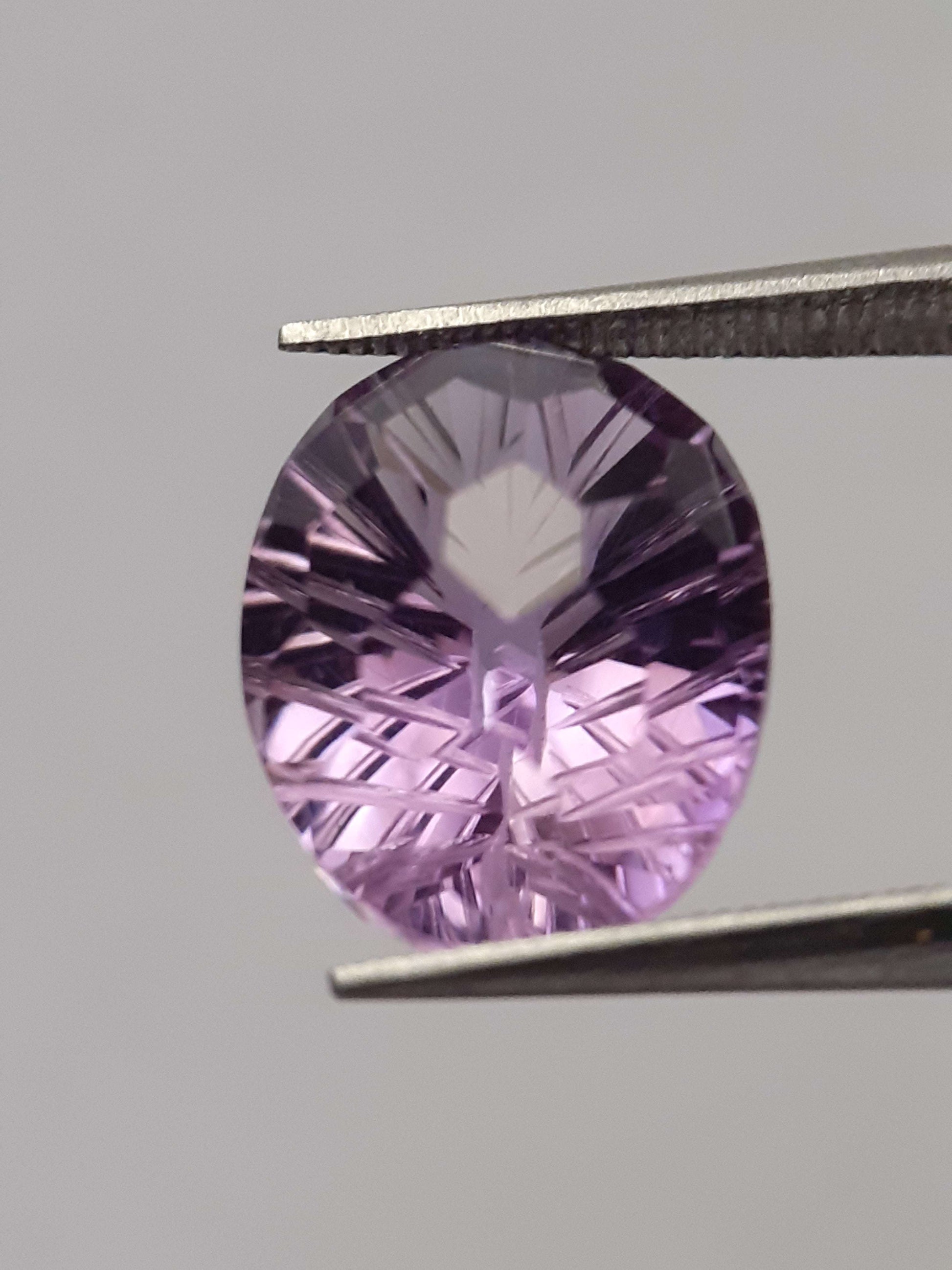 Natural violet purple Amethyst - 4.367 ct - oval - custom cut - excellent cut All Amethyst Gemstones Natural Gems Belgium