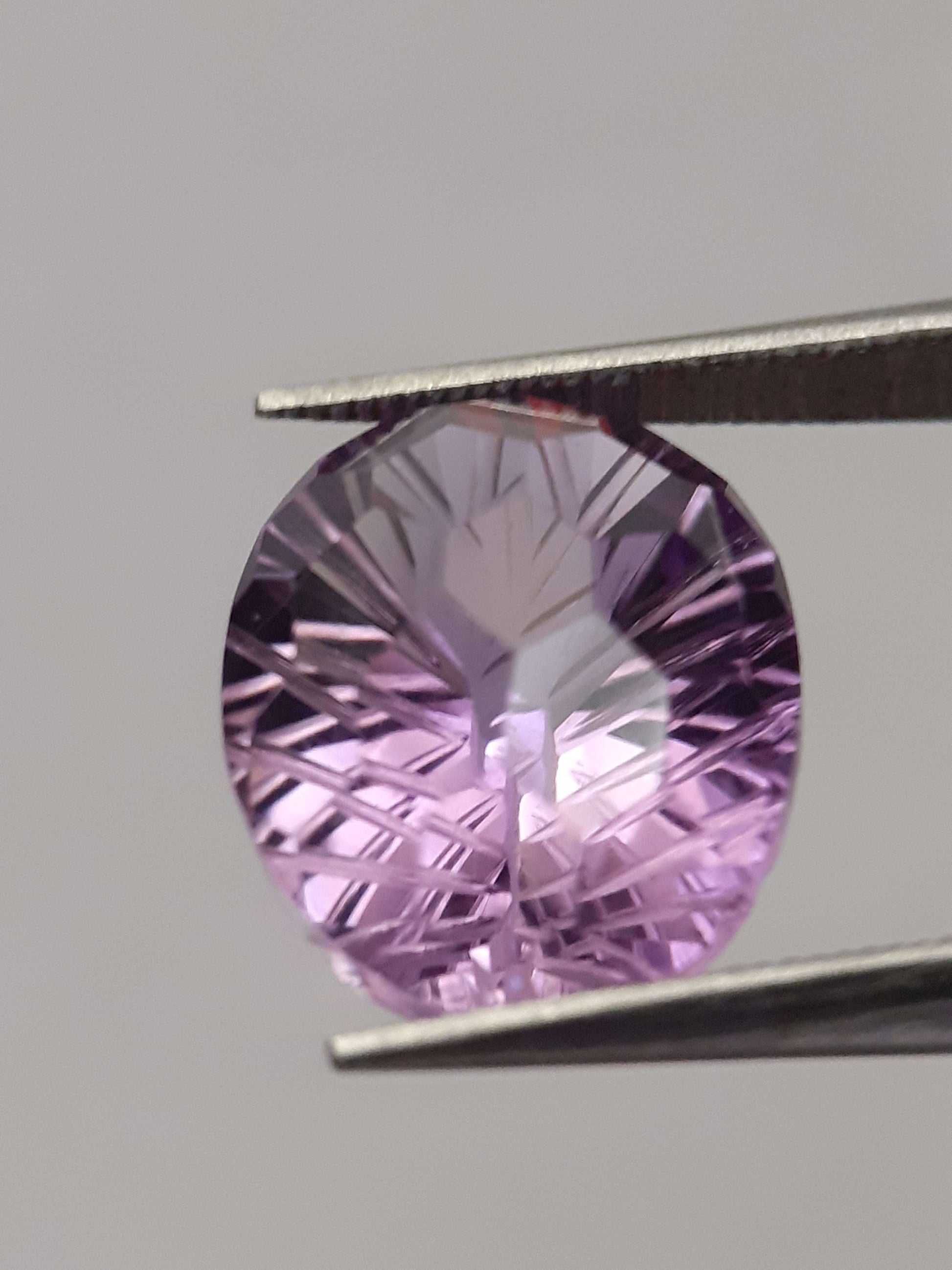 Natural violet purple Amethyst - 4.367 ct - oval - custom cut - excellent cut All Amethyst Gemstones Natural Gems Belgium