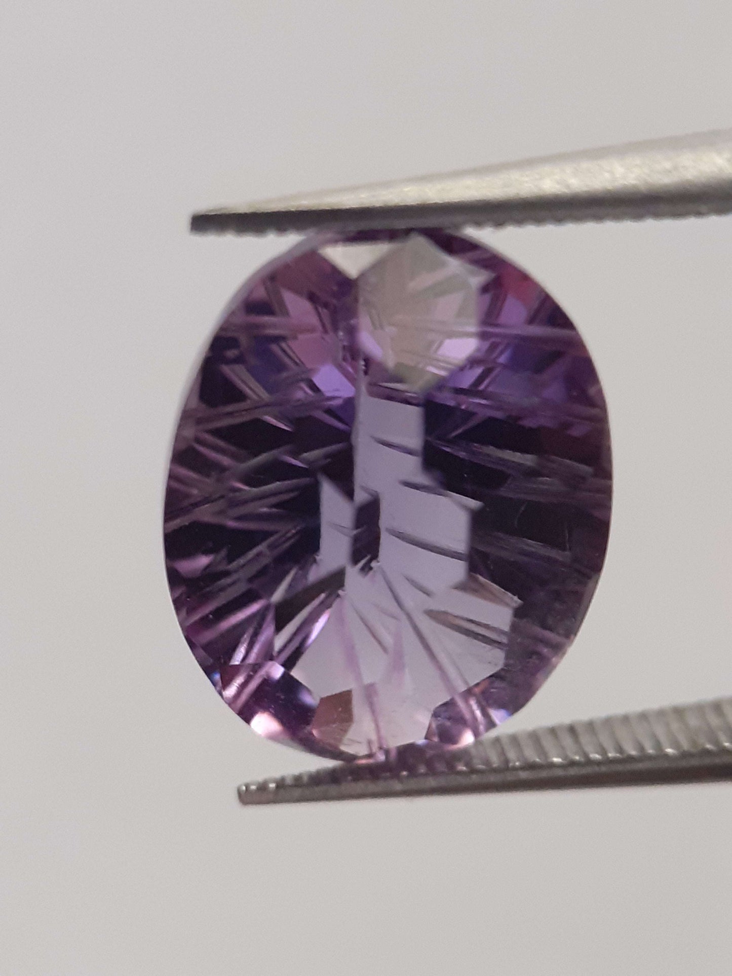 Natural violet purple Amethyst - 4.367 ct - oval - custom cut - excellent cut All Amethyst Gemstones Natural Gems Belgium