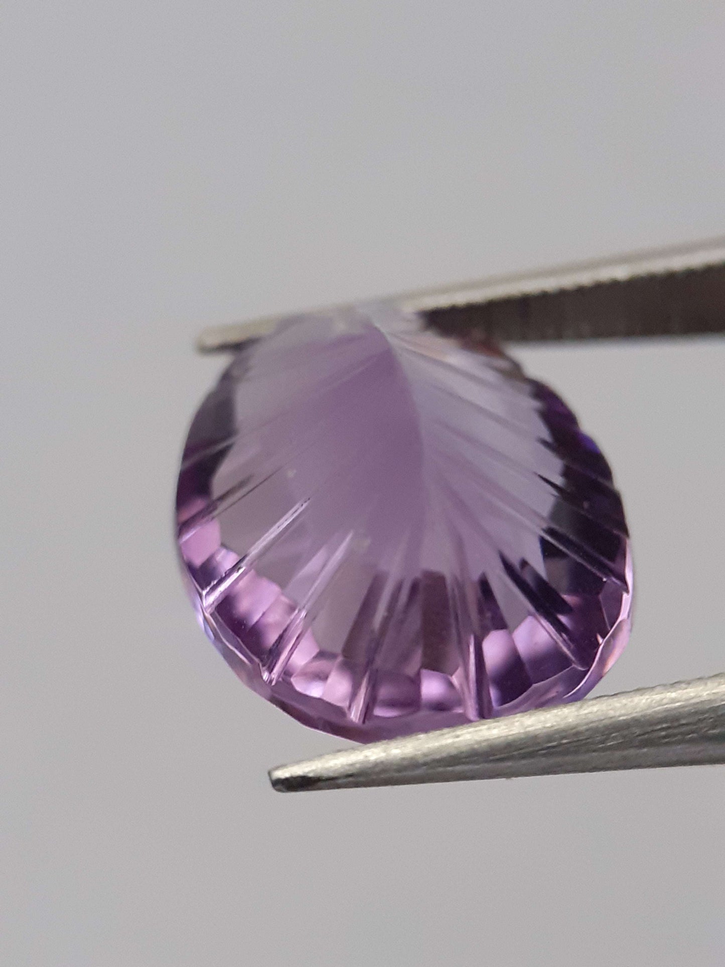 Natural violet purple Amethyst - 4.367 ct - oval - custom cut - excellent cut All Amethyst Gemstones Natural Gems Belgium