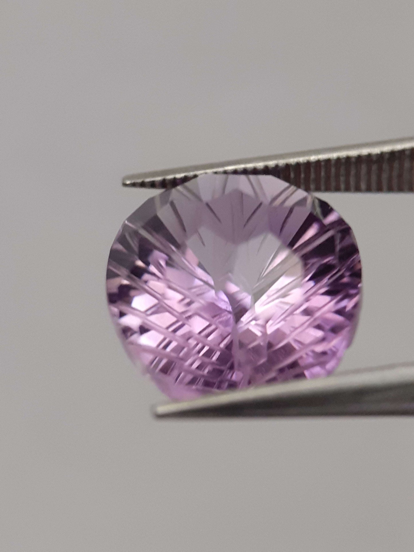 Natural violet purple Amethyst - 4.367 ct - oval - custom cut - excellent cut All Amethyst Gemstones Natural Gems Belgium