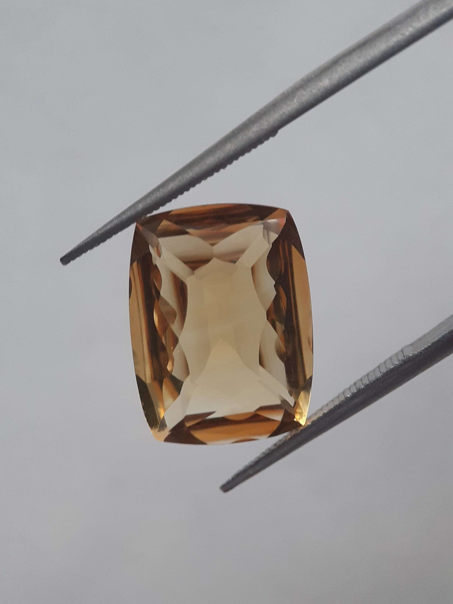 Natural yellow Citrine - 5.010 ct - cushion - unheated All Citrine Gemstones - Faceted Citrine Natural Gems Belgium