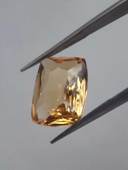 Natural yellow Citrine - 5.010 ct - cushion - unheated All Citrine Gemstones - Faceted Citrine Natural Gems Belgium