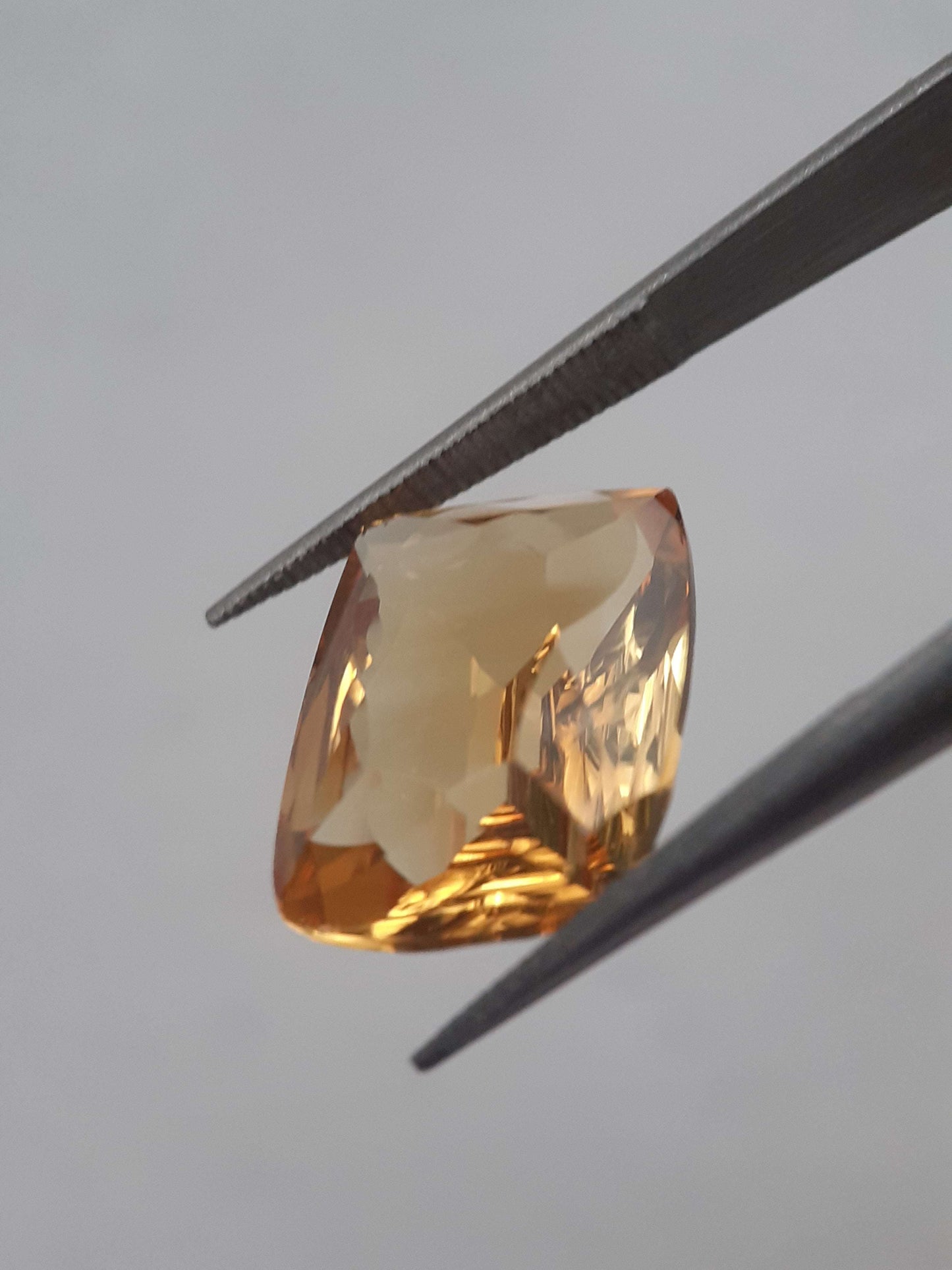 Natural yellow Citrine - 5.010 ct - cushion - unheated All Citrine Gemstones - Faceted Citrine Natural Gems Belgium