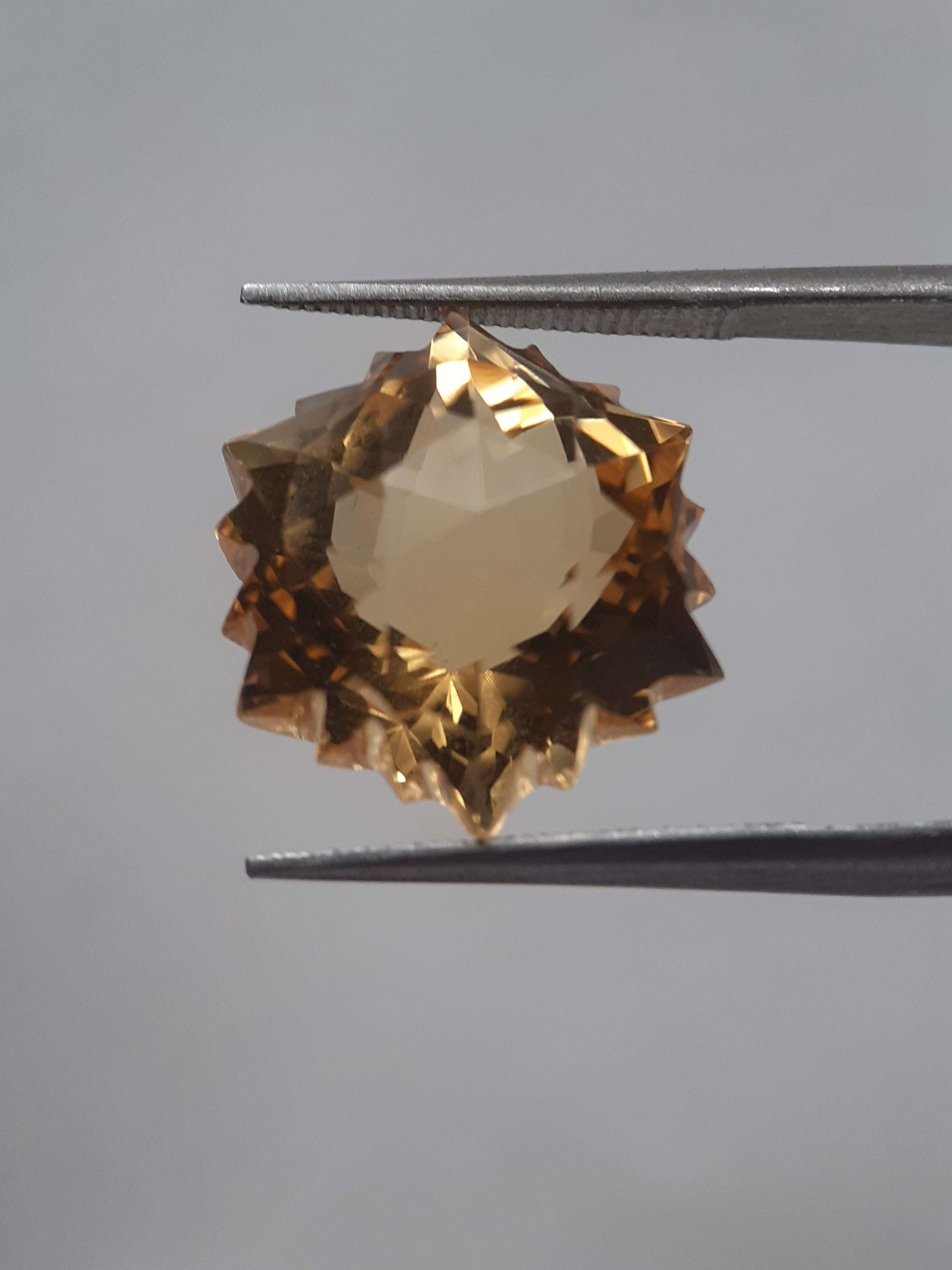 Natural yellow Citrine - 9.363 ct - hexagon - unheated All Citrine Gemstones - Faceted Citrine Natural Gems Belgium