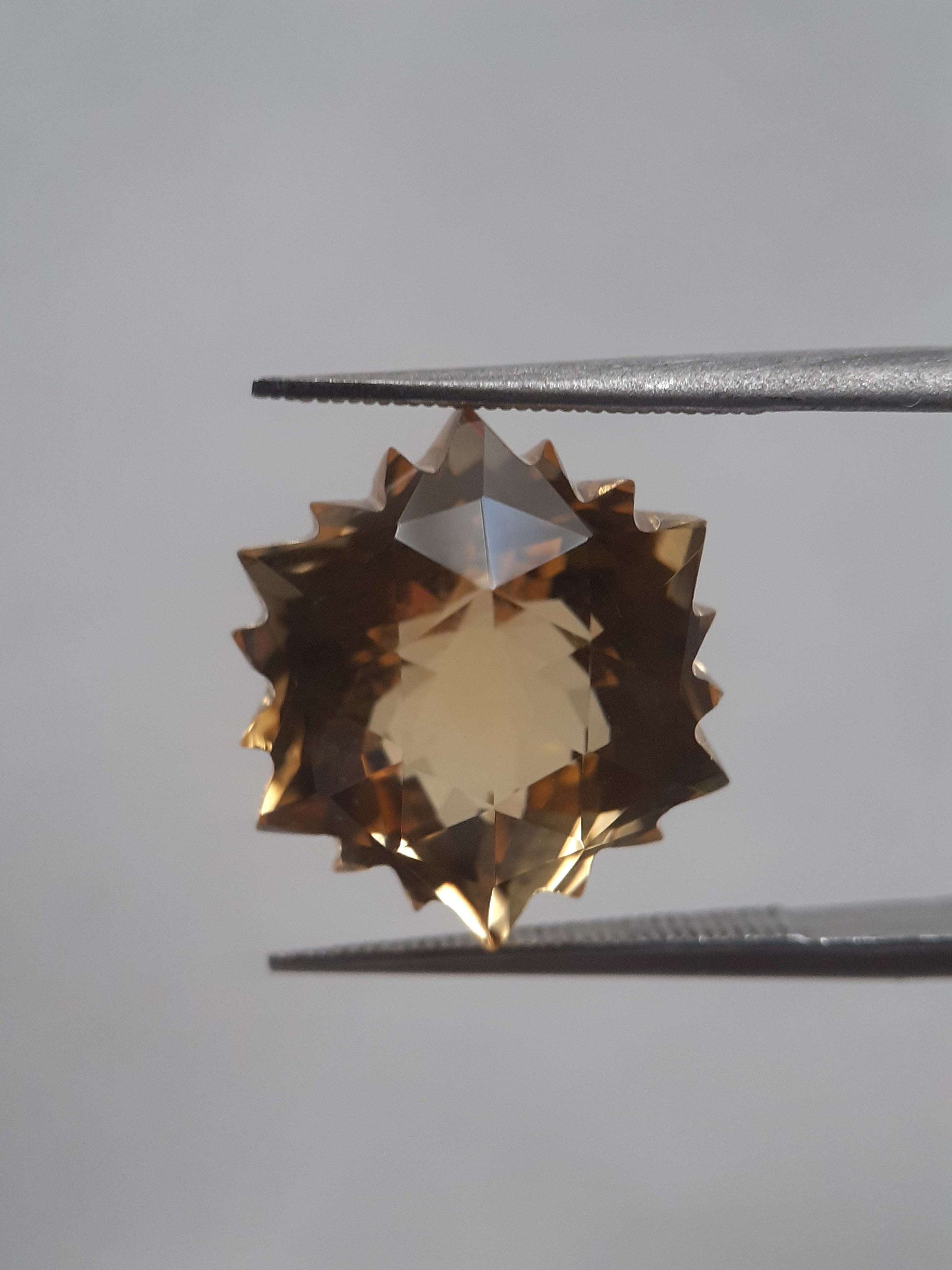 Natural yellow Citrine - 9.363 ct - hexagon - unheated All Citrine Gemstones - Faceted Citrine Natural Gems Belgium