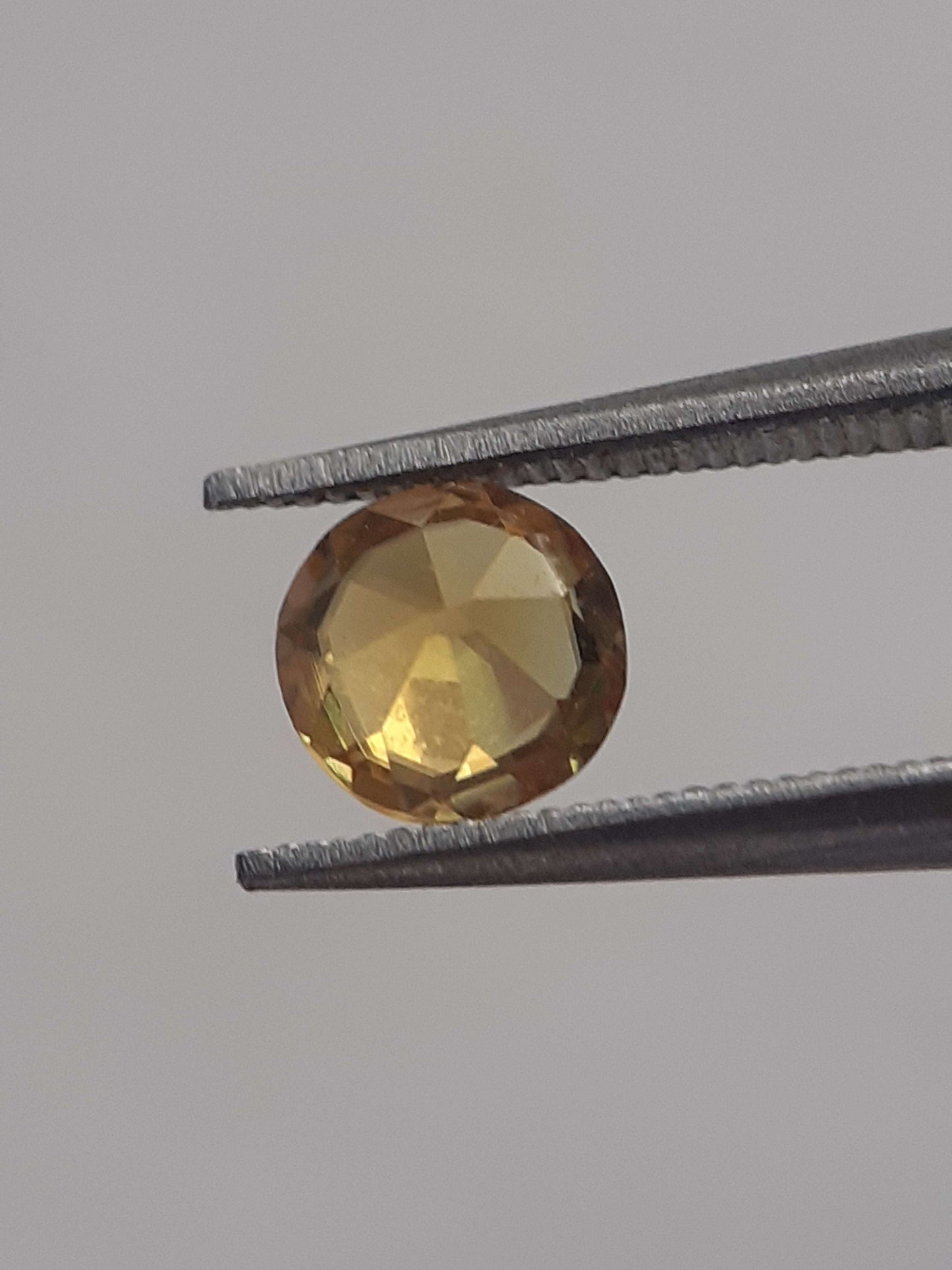 Natural yellow shpene - 0.455 ct - round - unheated All Sphene (Titanite) Gemstones - Faceted Sphene Natural Gems Belgium