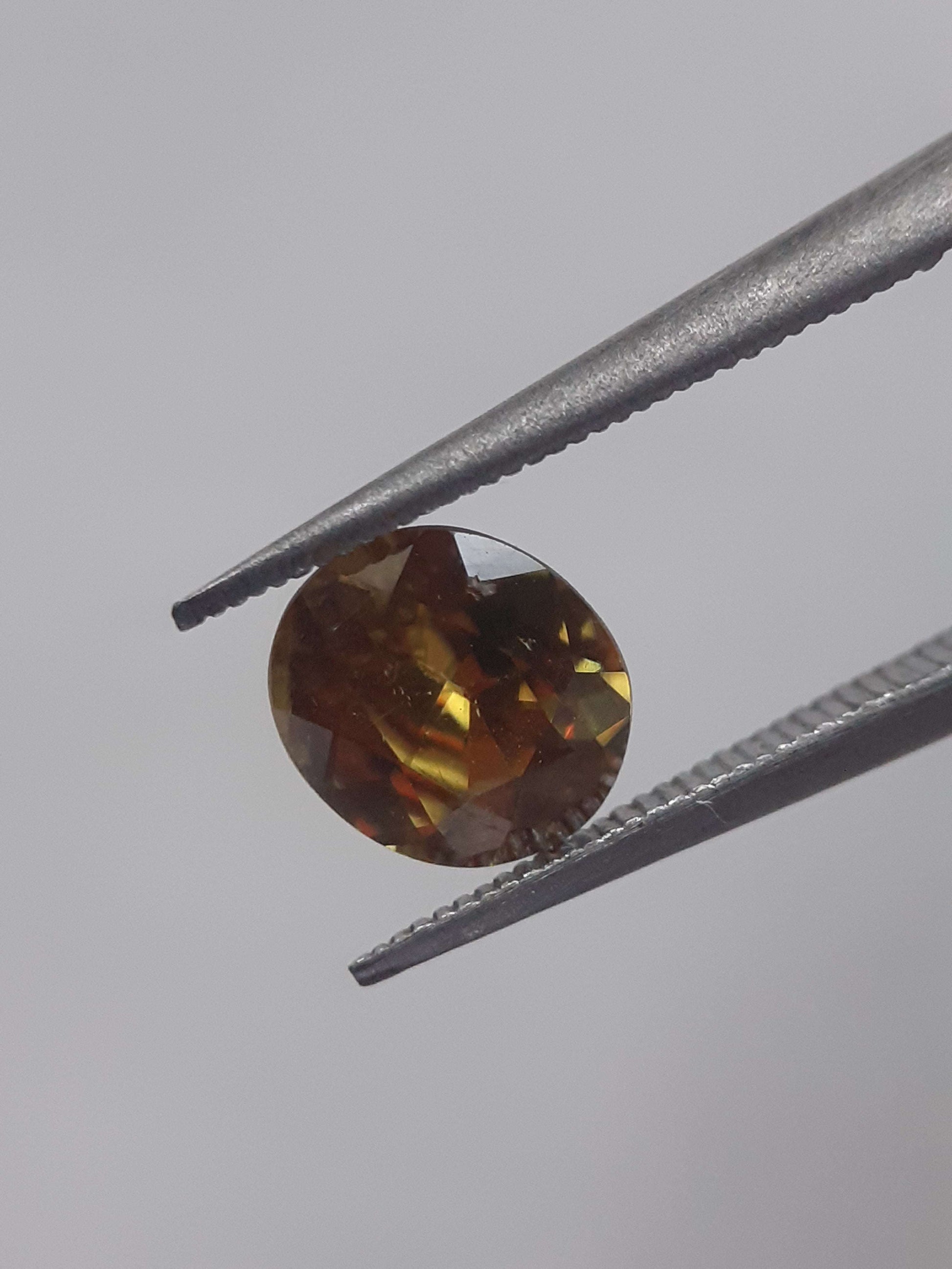 Natural yellow shpene - 0.824 ct - cushion - unheated All Sphene (Titanite) Gemstones - Faceted Sphene Natural Gems Belgium