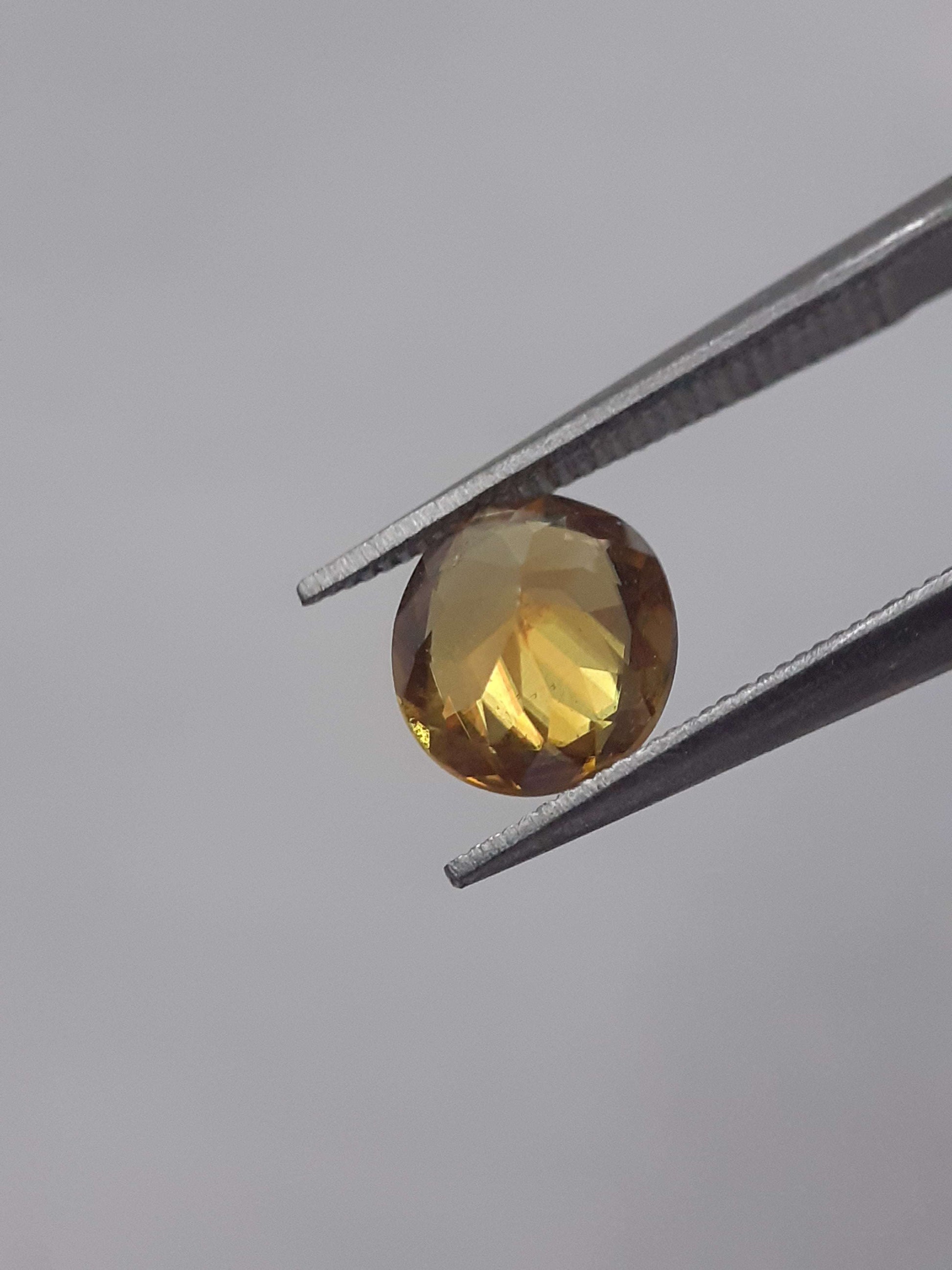 Natural yellow shpene - 0.824 ct - cushion - unheated All Sphene (Titanite) Gemstones - Faceted Sphene Natural Gems Belgium